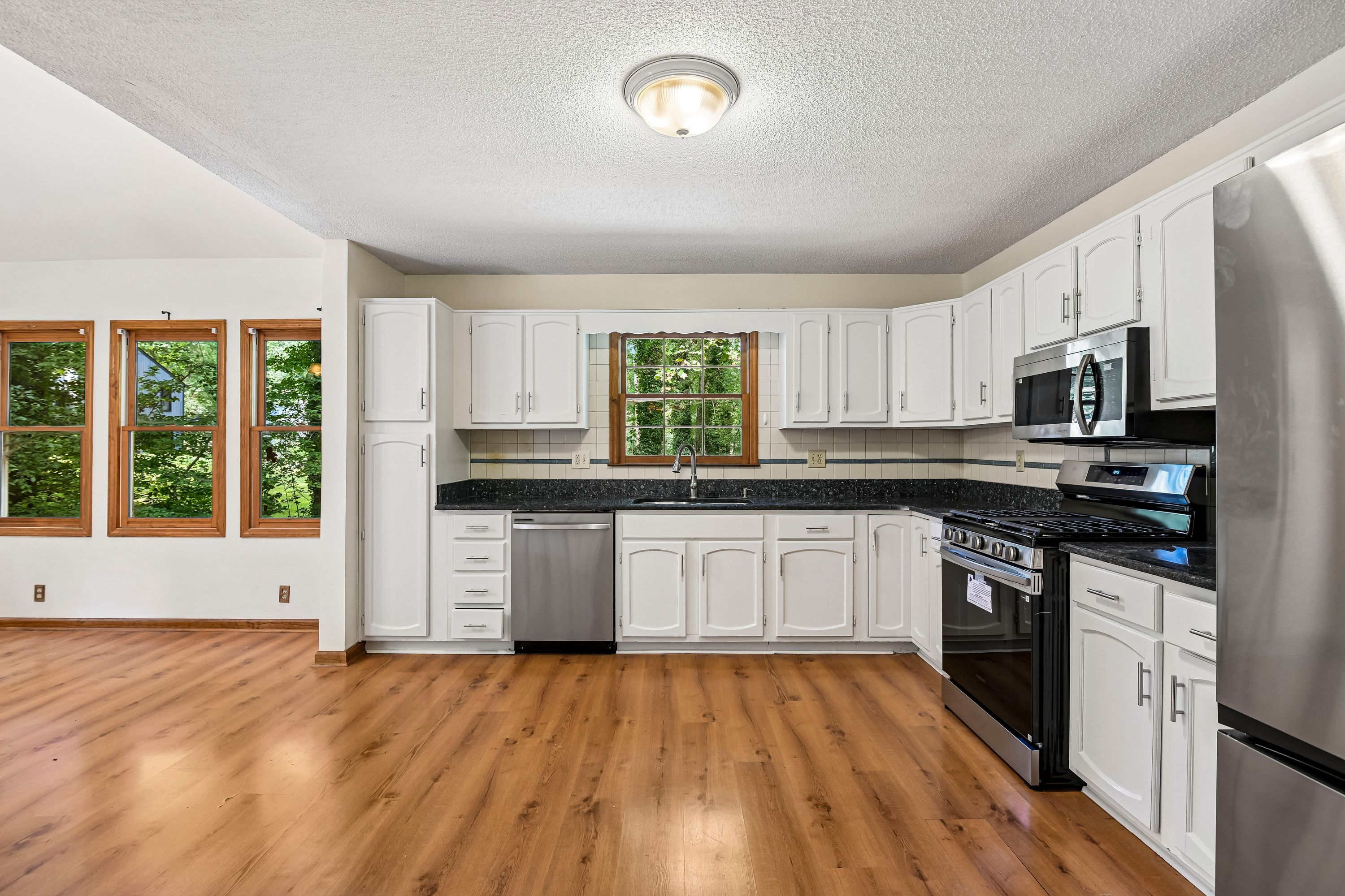Photo 3 of 28 of 2623 Wellington Dr, Marietta, GA