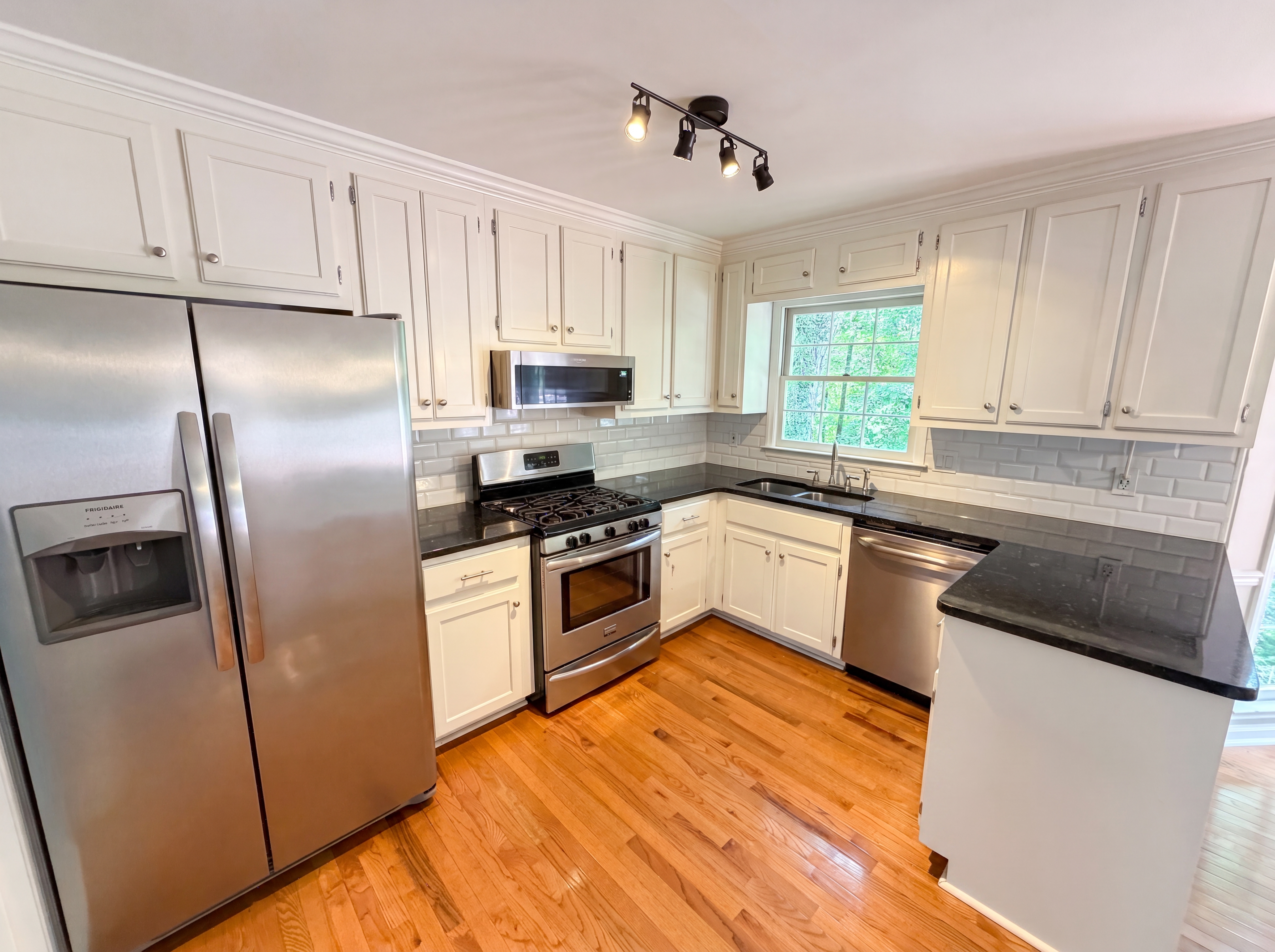 Photo 9 of 23 of 3514 Nettle Ln NE, Roswell, GA