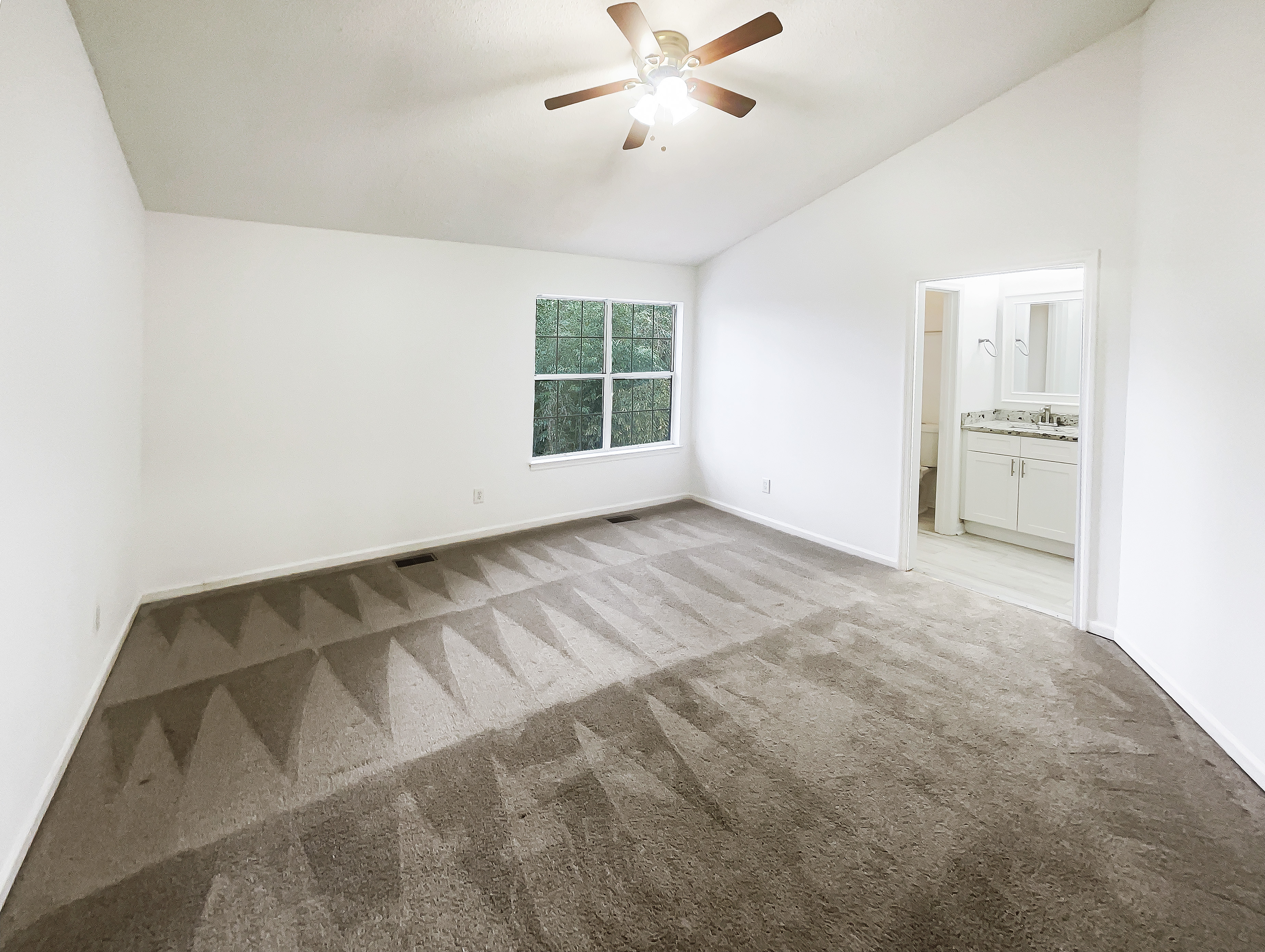 Photo 16 of 23 of 6420 Wedgeview Dr, Tucker, GA