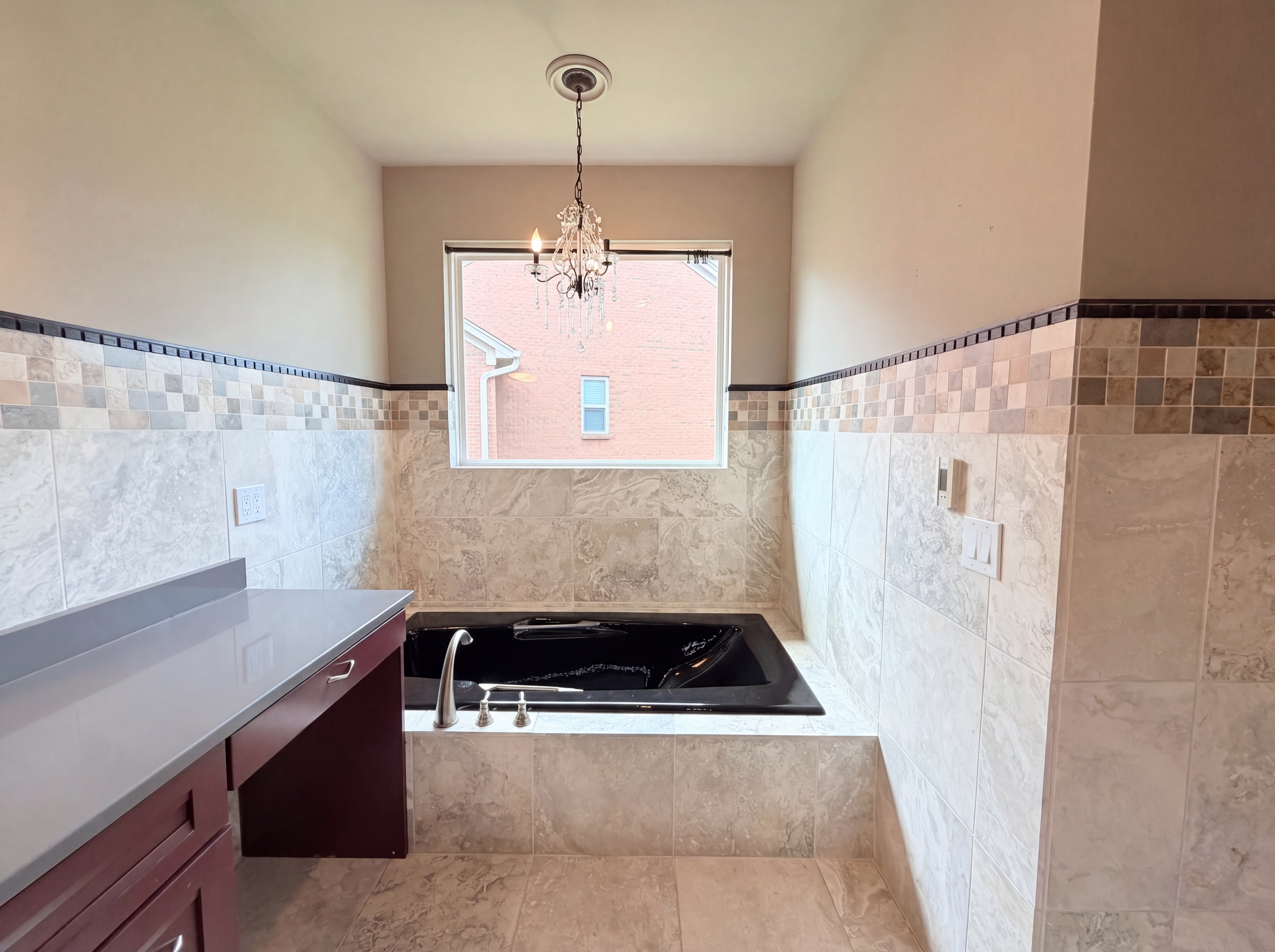 Photo 12 of 29 of 8016 Stonegate Dr, Cincinnati, OH