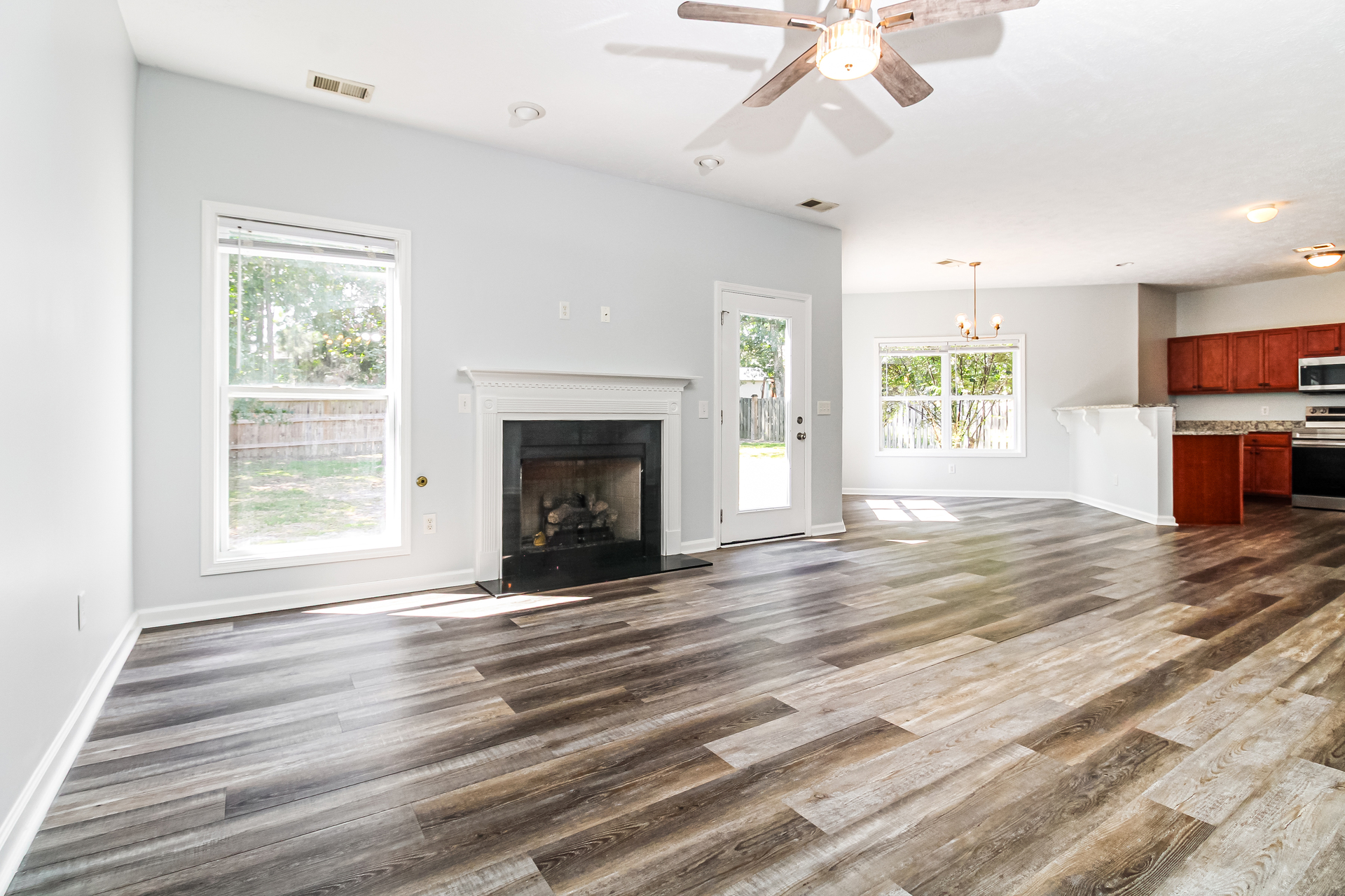 Photo 3 of 18 of 247 Brooksdale Dr, Columbia, SC