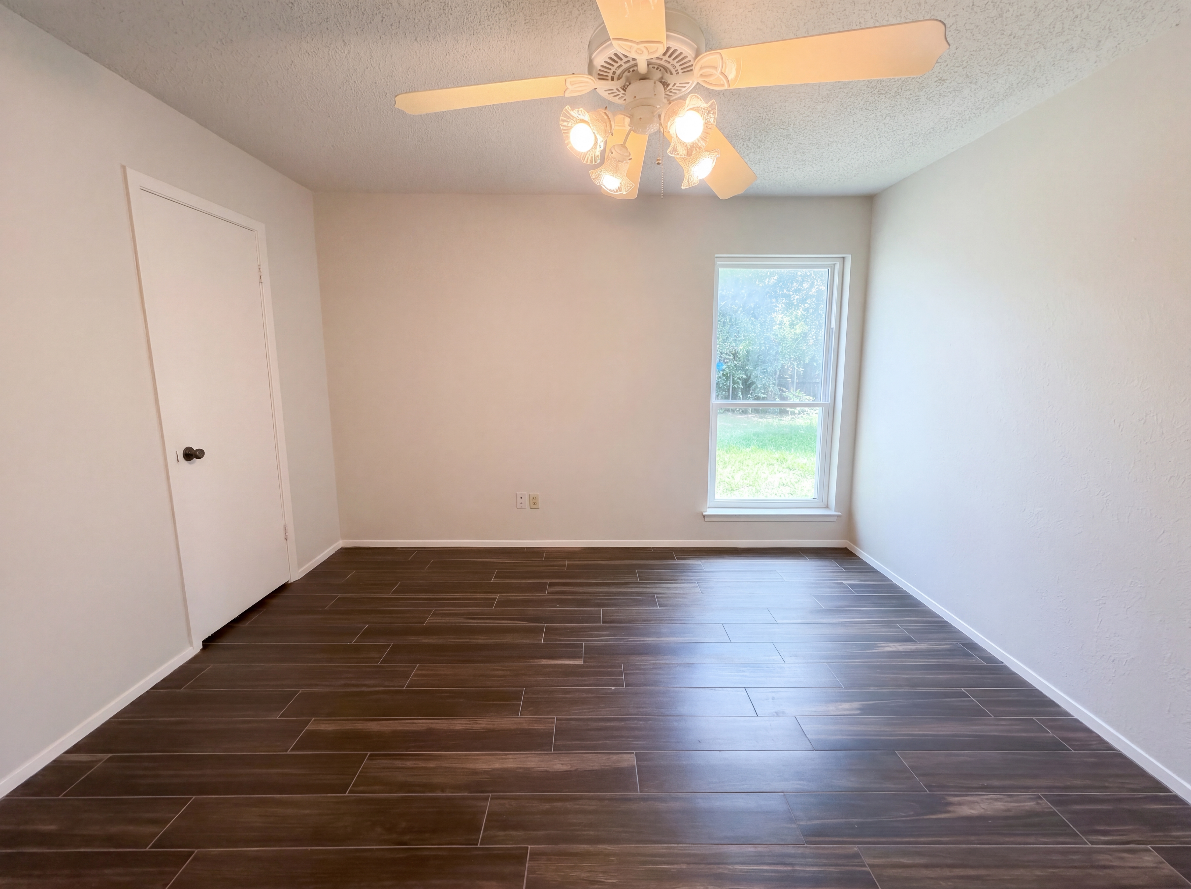 Photo 18 of 28 of 3701 Westminster Dr, Carrollton, TX
