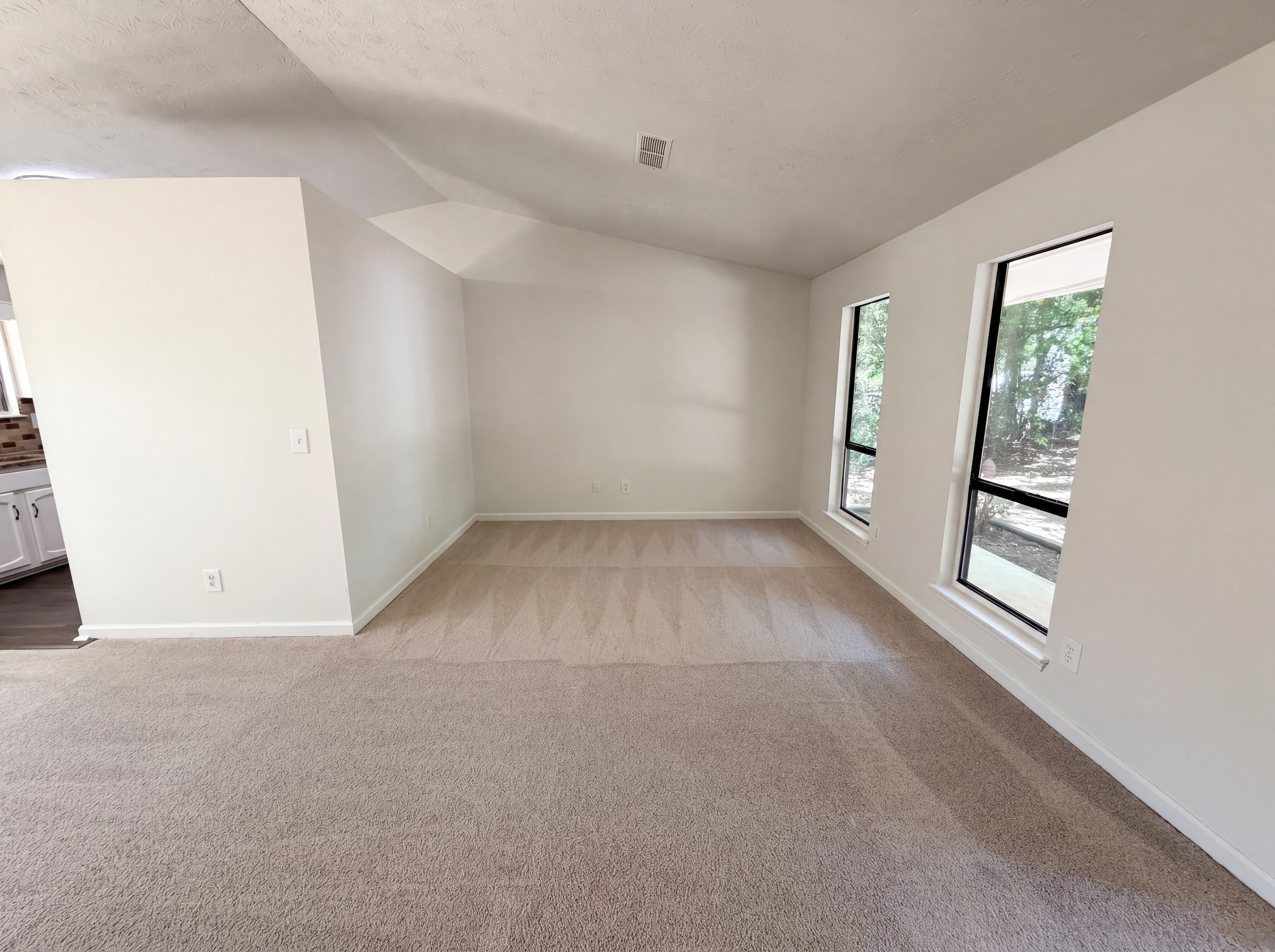 Photo 8 of 20 of 817 Greenhedge Way, Stone Mountain, GA