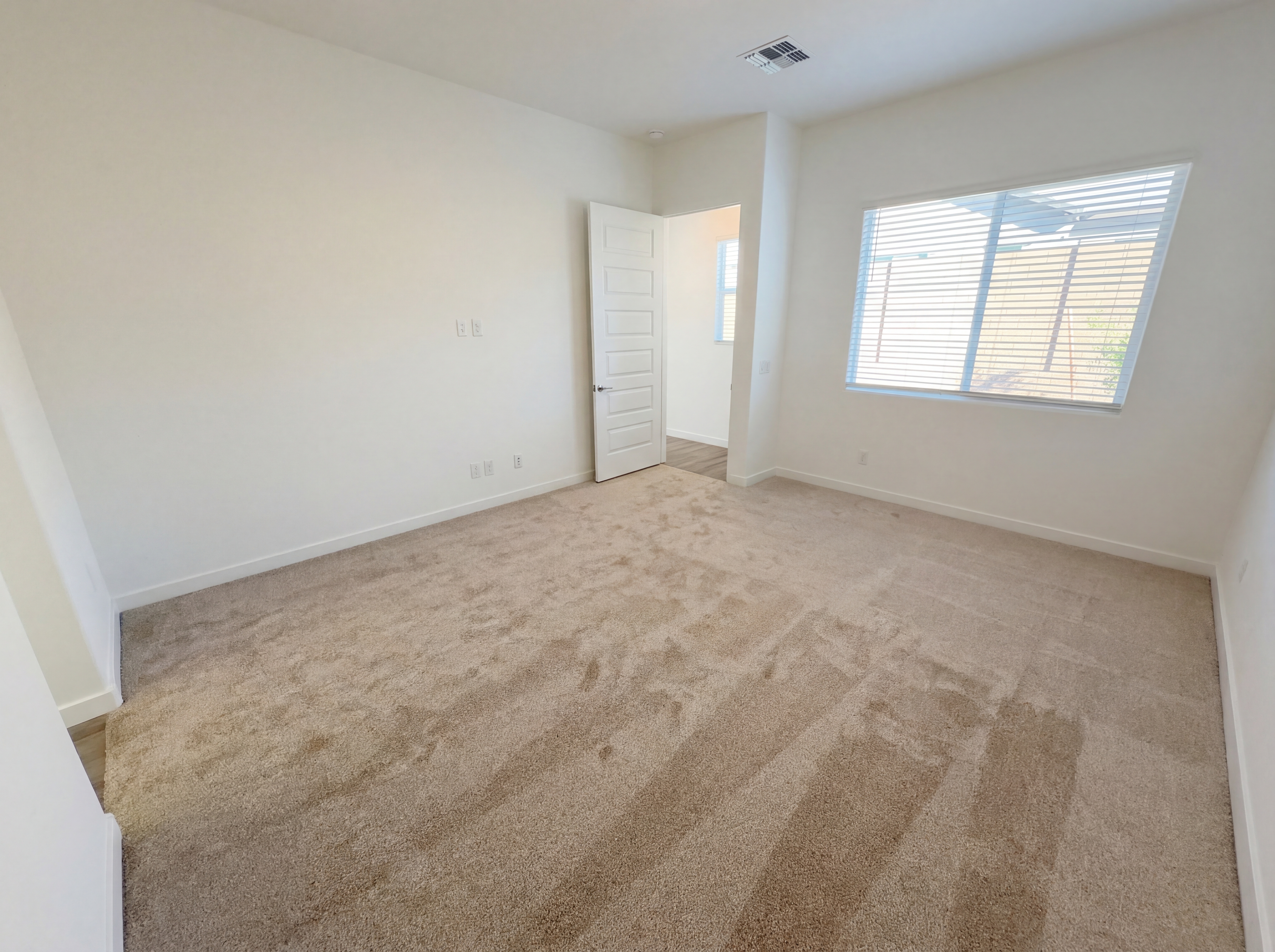 Photo 13 of 28 of 17624 W Lupine Ave, Goodyear, AZ