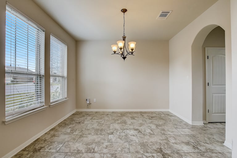 Photo 5 of 37 - 20409 Great Egret Ln, Pflugerville, TX 78660