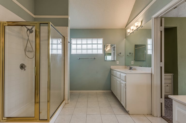 Photo 19 of 26 - 2251 Dallas Dr, Carrollton, TX 75006