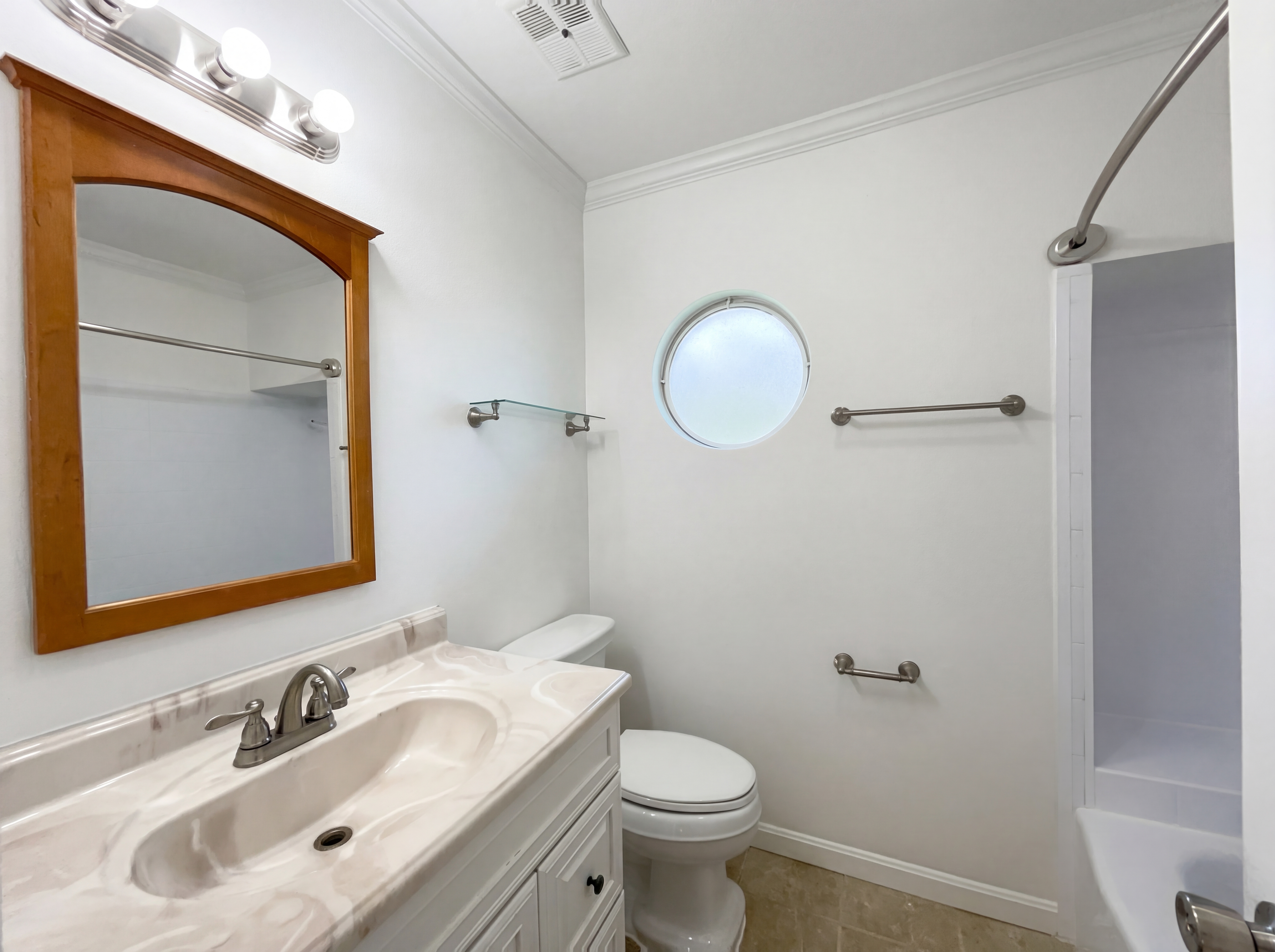 Photo 6 of 48 of 13907 Castle Ct, Chantilly, VA