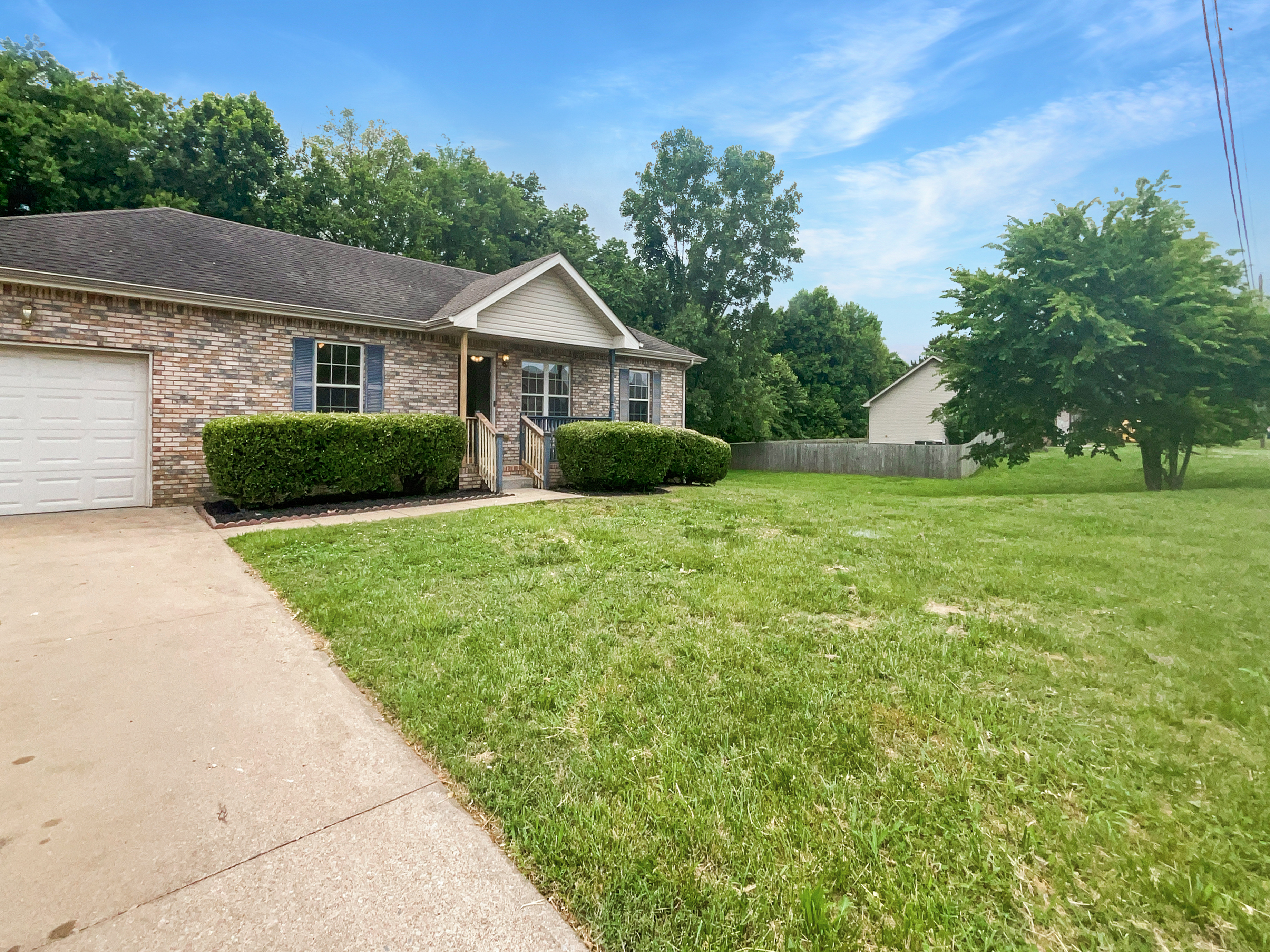 Photo 9 of 21 of 1274 Silver Star Dr, Clarksville, TN