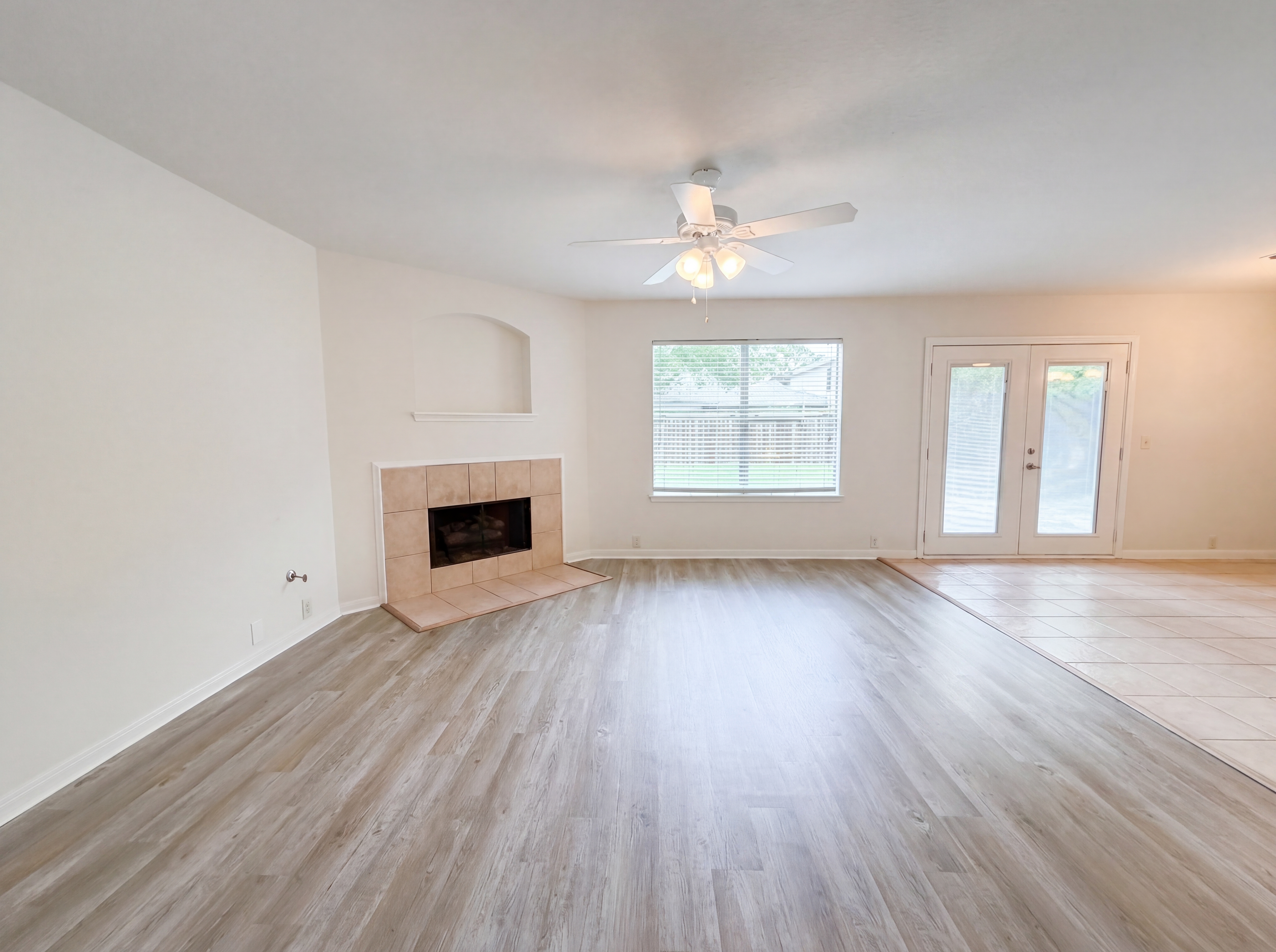 Photo 3 of 23 of 11918 Sonora Springs Dr, Tomball, TX