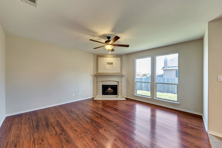 Photo 3 of 27 - 11121 Hawks Landing Rd, Haslet, TX 76052