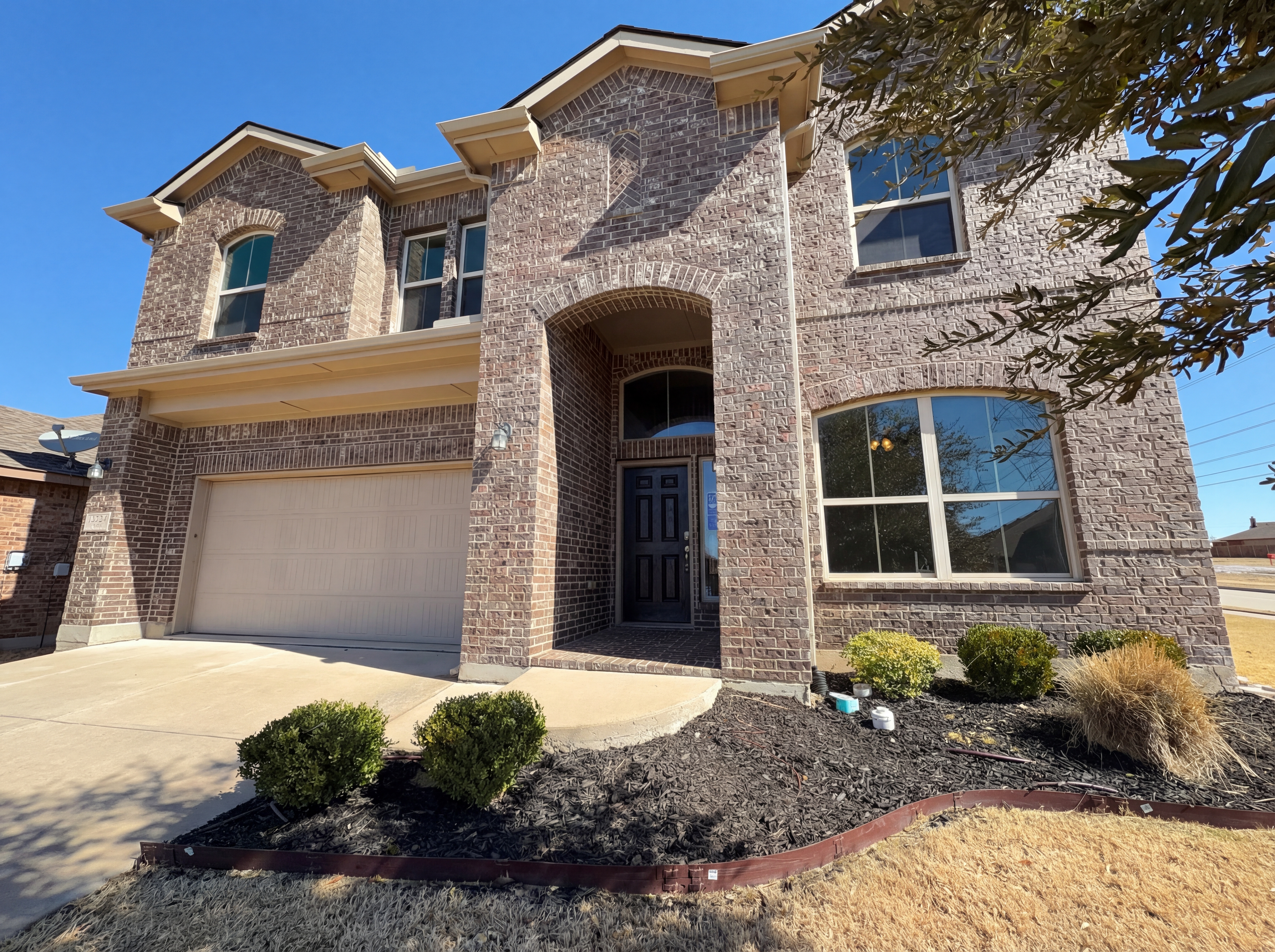 Photo 8 of 32 of 13824 Langston Lake Dr, Fort Worth, TX