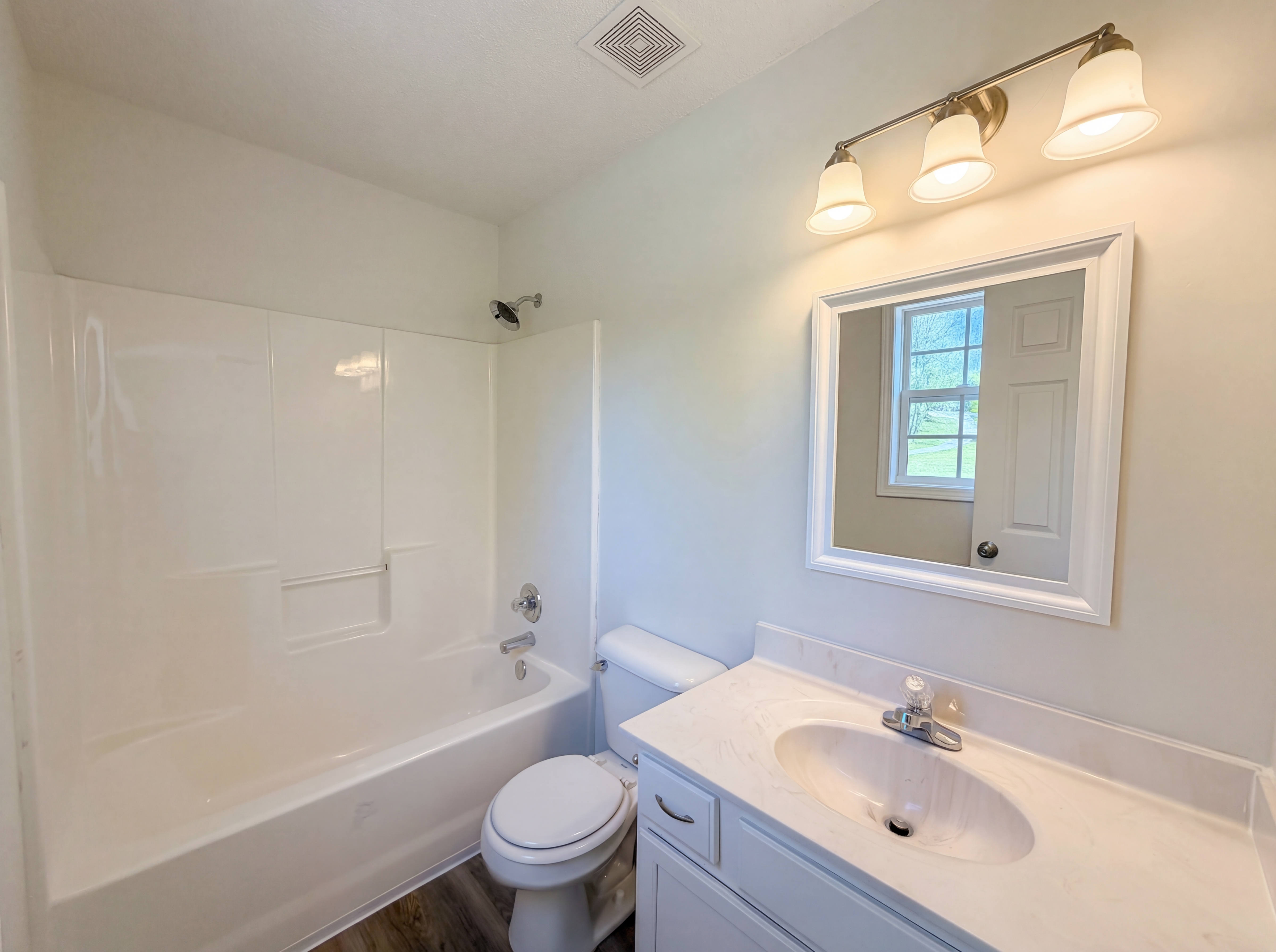 Photo 6 of 23 of 1666 Sparkleberry Dr, Clarksville, TN