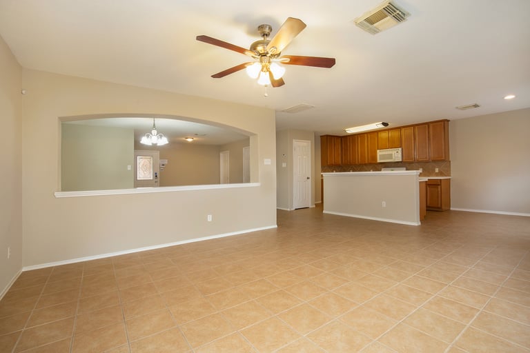Photo 8 of 17 - 8410 Macow Ct, Rosharon, TX 77583