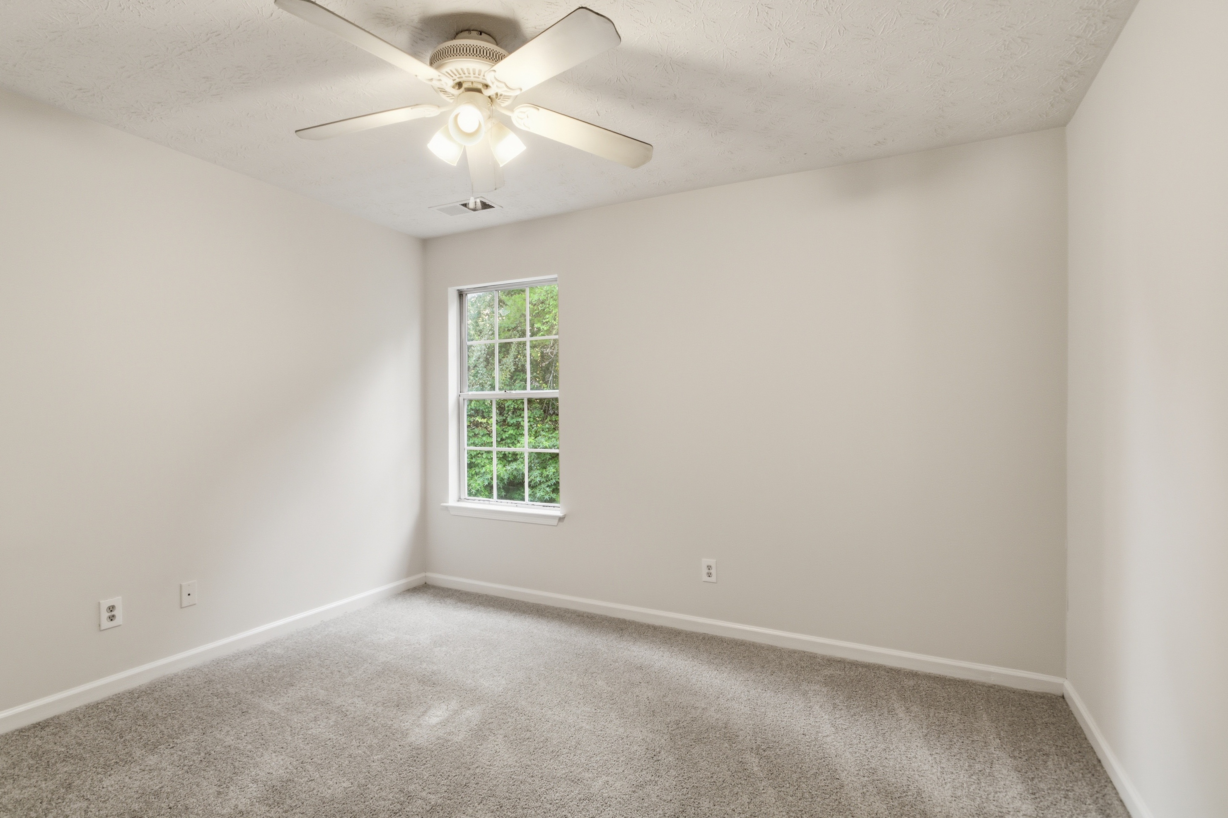Photo 39 of 55 of 835 Shadow Lake Dr, Lithonia, GA