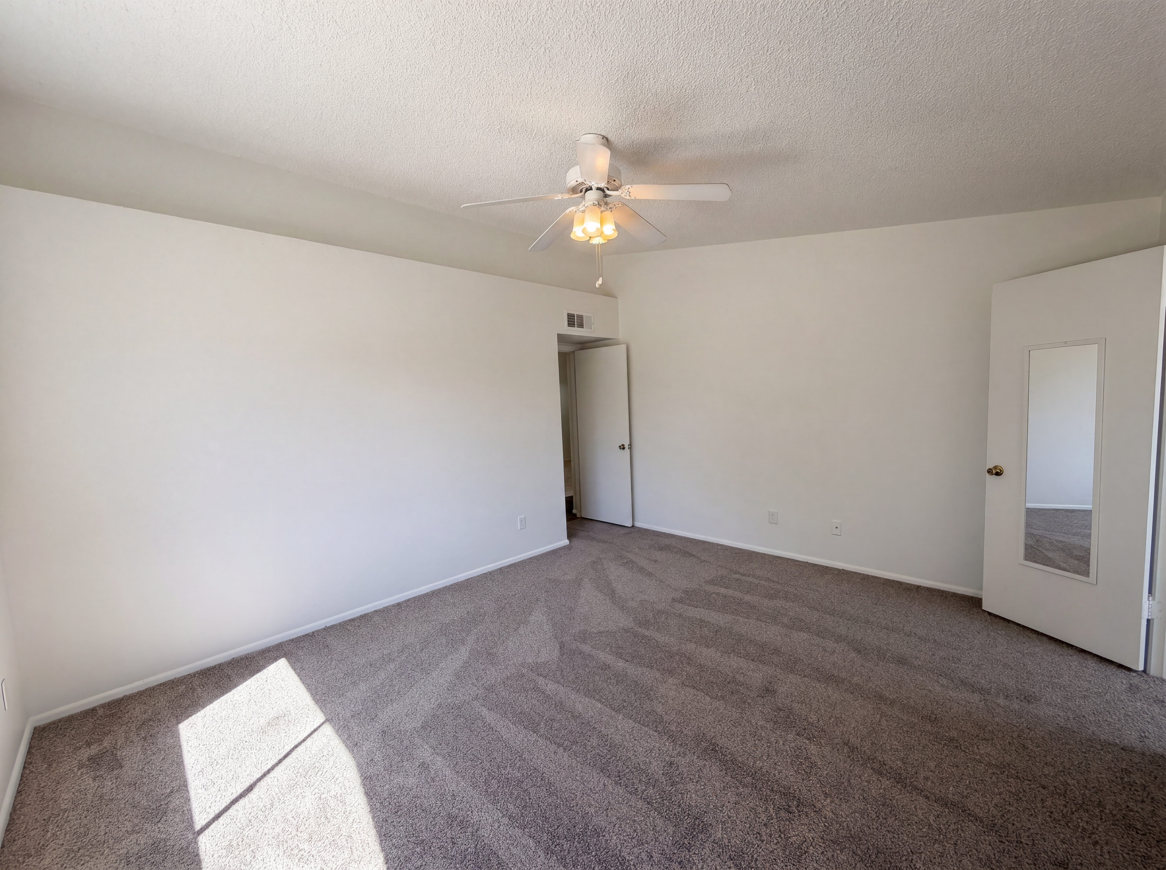 Photo 7 of 17 of 5135 E Evergreen St, Mesa, AZ