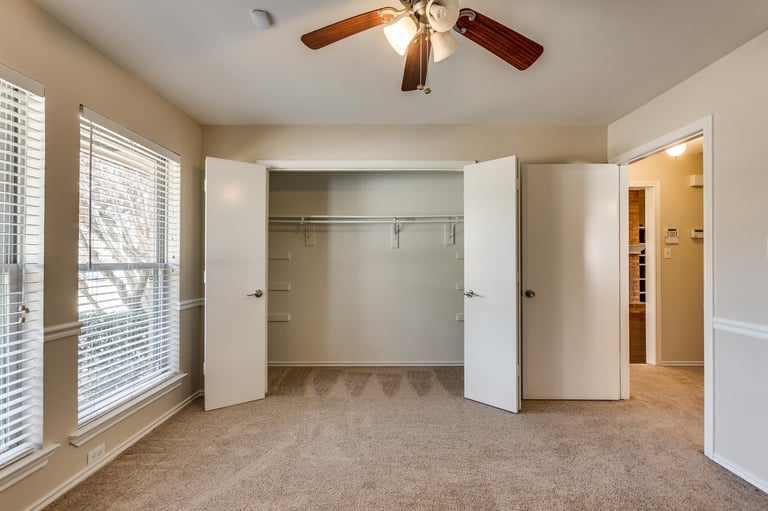 Photo 27 of 36 - 2218 Carmel Dr, Carrollton, TX 75006