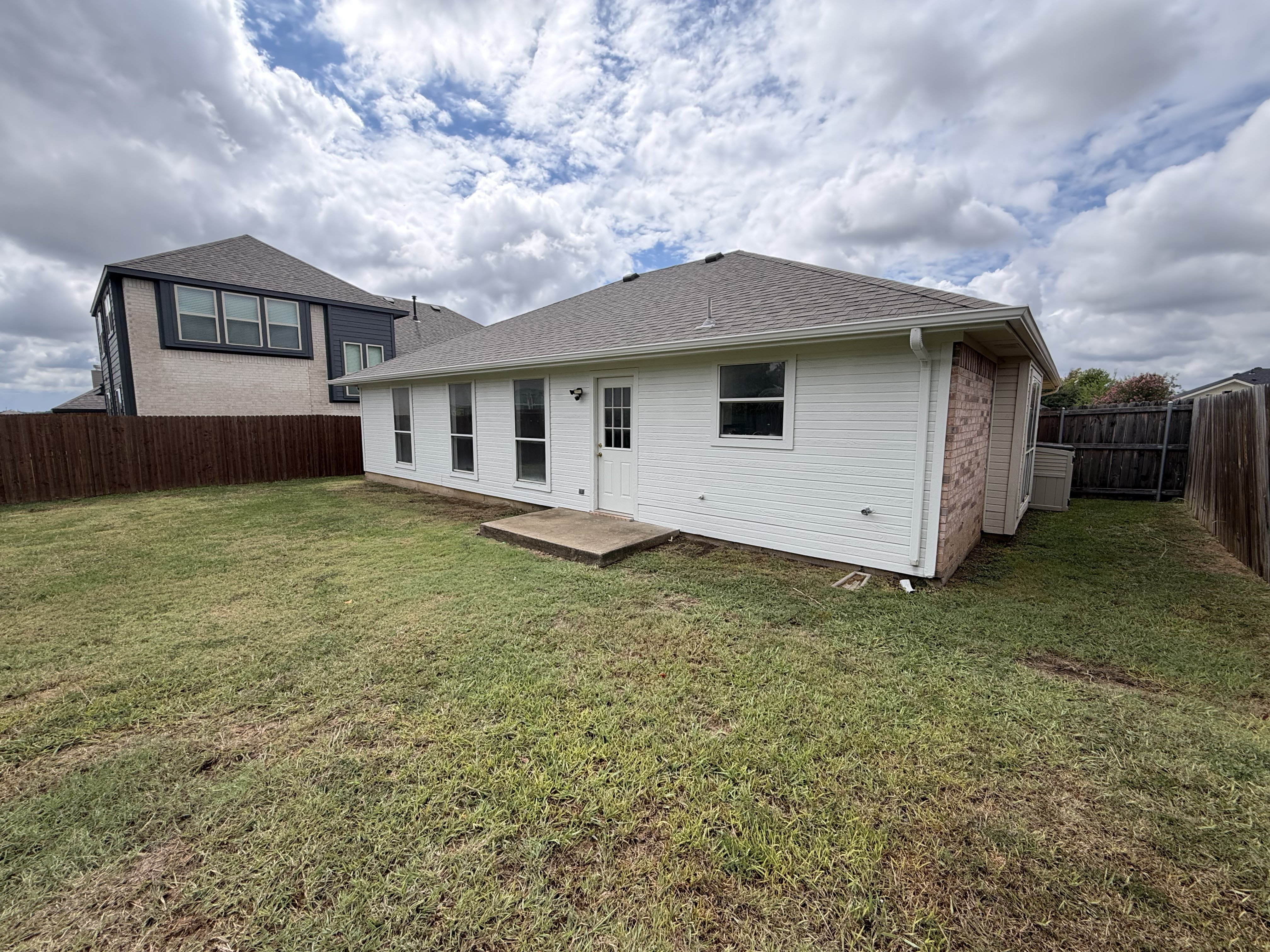 Photo 20 of 21 of 208 Comanche Trl, Alvarado, TX