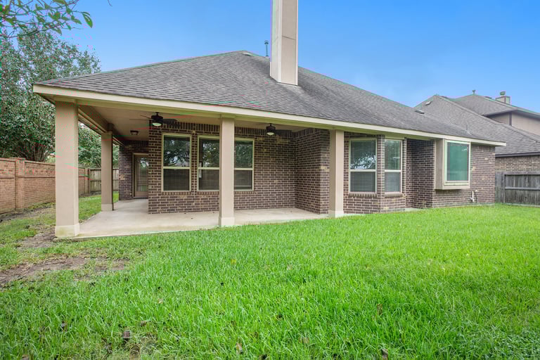 Photo 5 of 17 - 10906 Lombardia Ct, Richmond, TX 77406