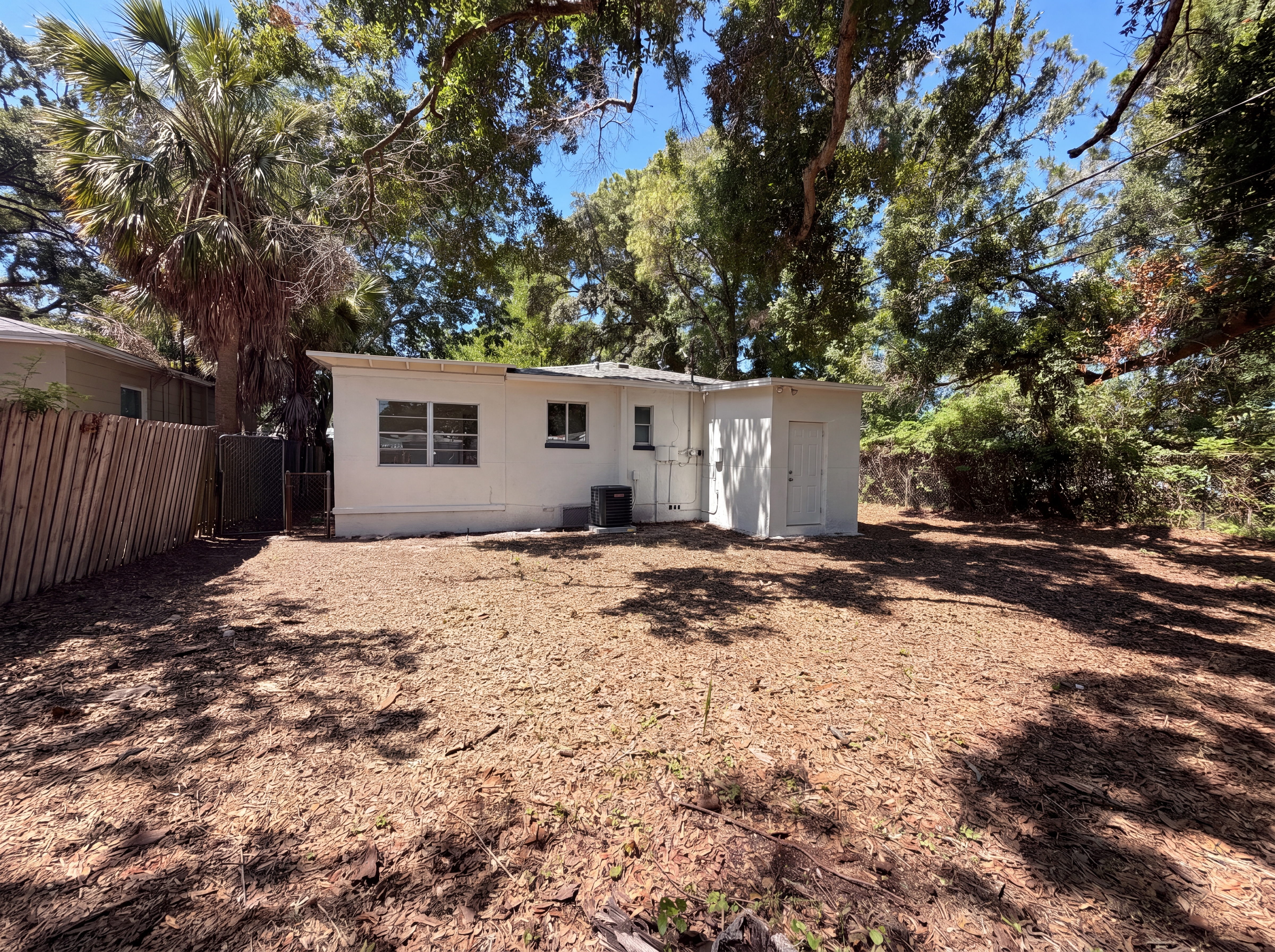 Photo 5 of 18 of 2235 45th Ave N, Saint Petersburg, FL