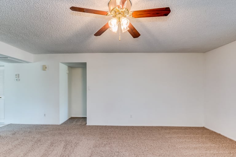 Photo 12 of 37 - 13840 N 52nd Dr, Glendale, AZ 85306