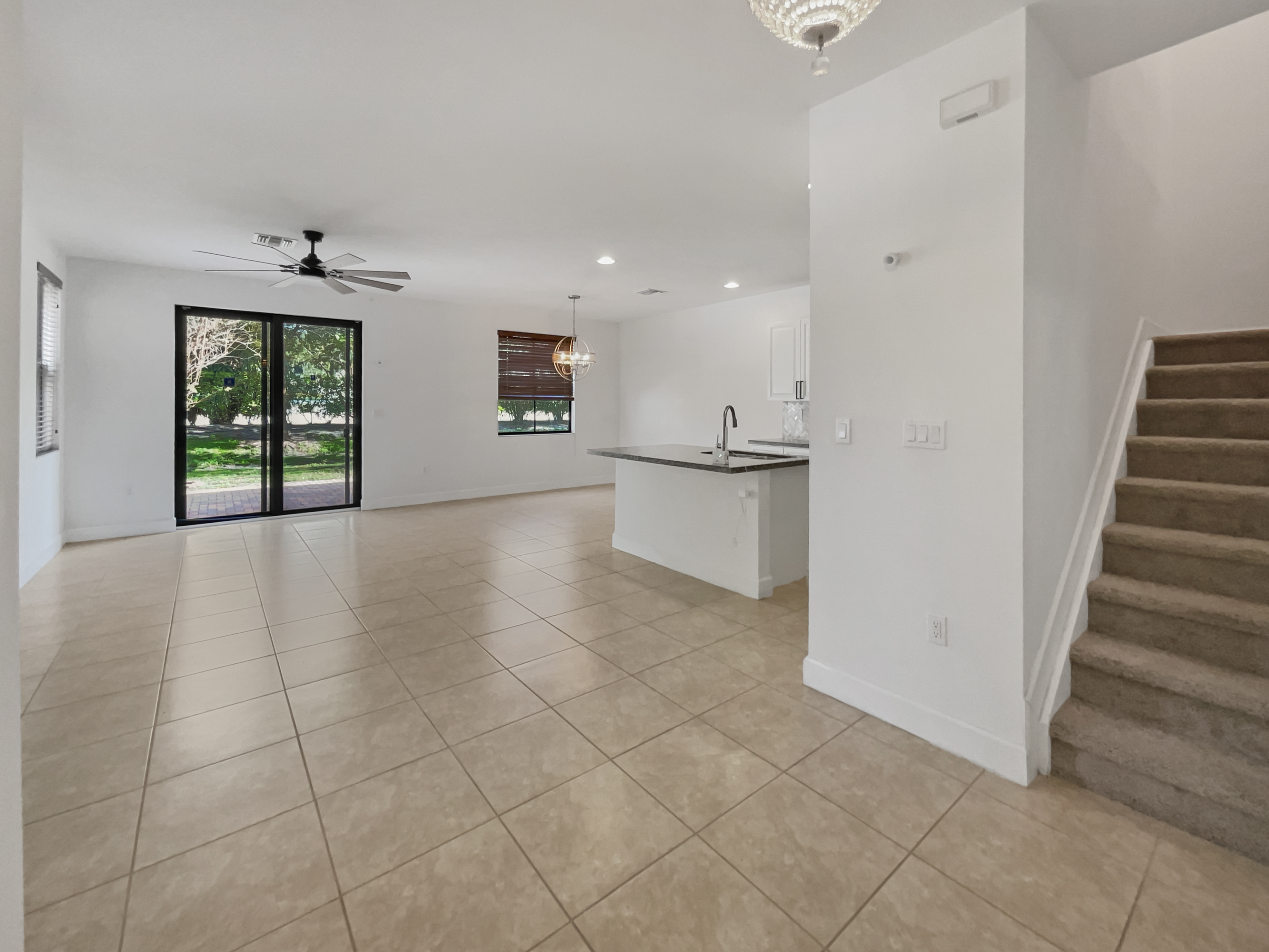 Photo 14 of 28 of 4879 NW 55th Pl, Fort Lauderdale, FL