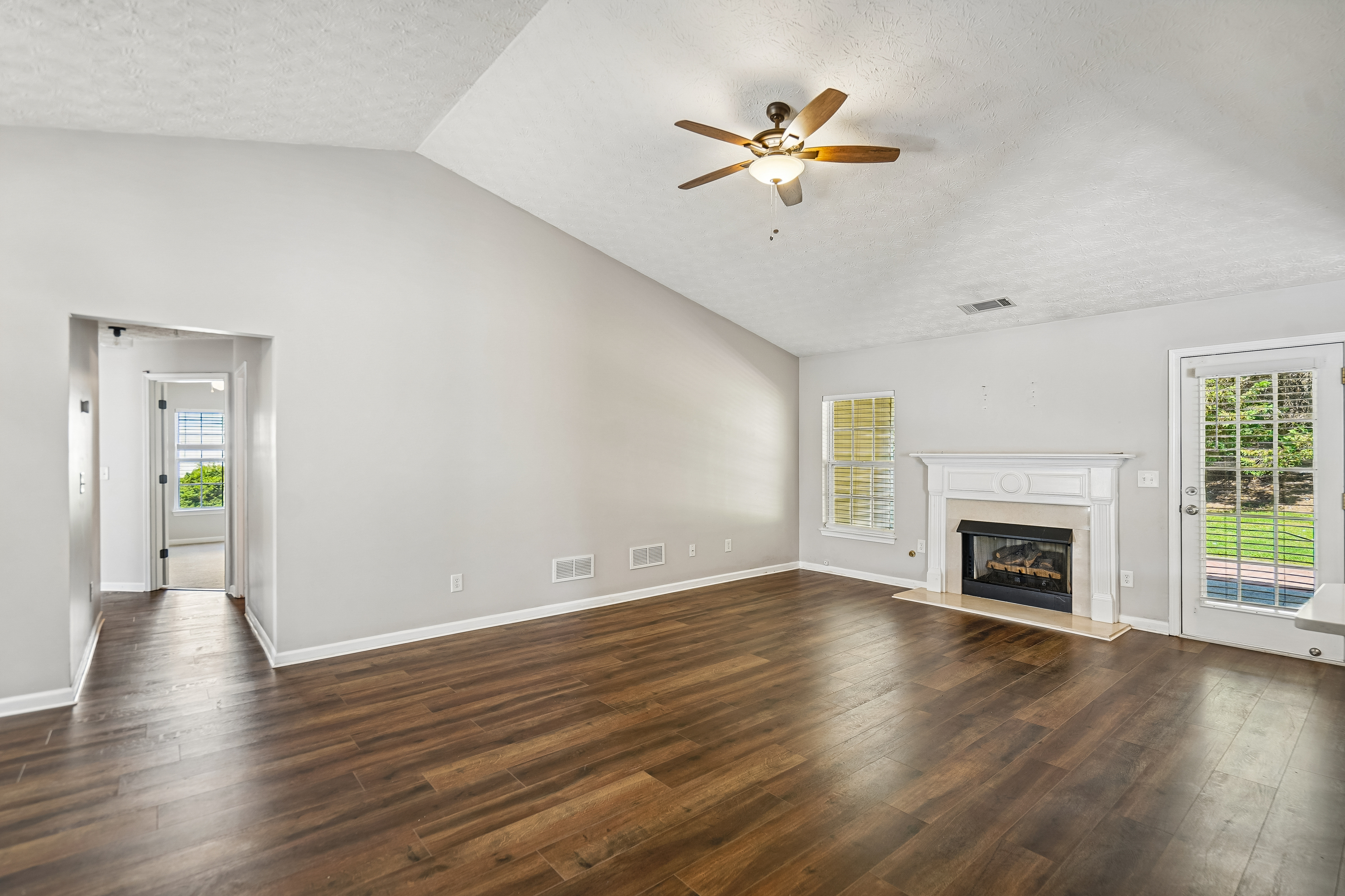 Photo 11 of 31 of 2213 Skylar Leigh Dr, Buford, GA