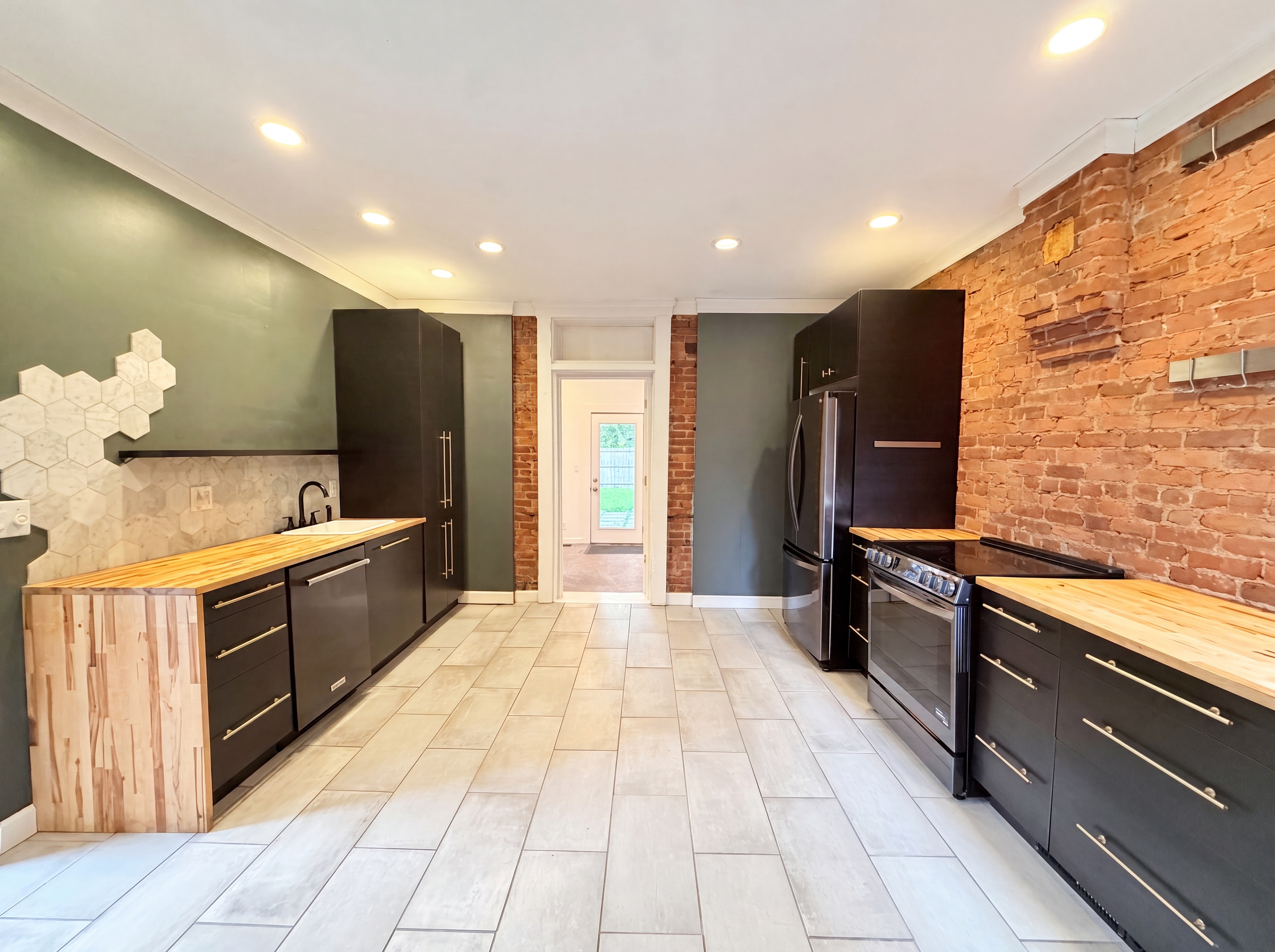 Photo 6 of 27 of 1011 Rogers St, Louisville, KY