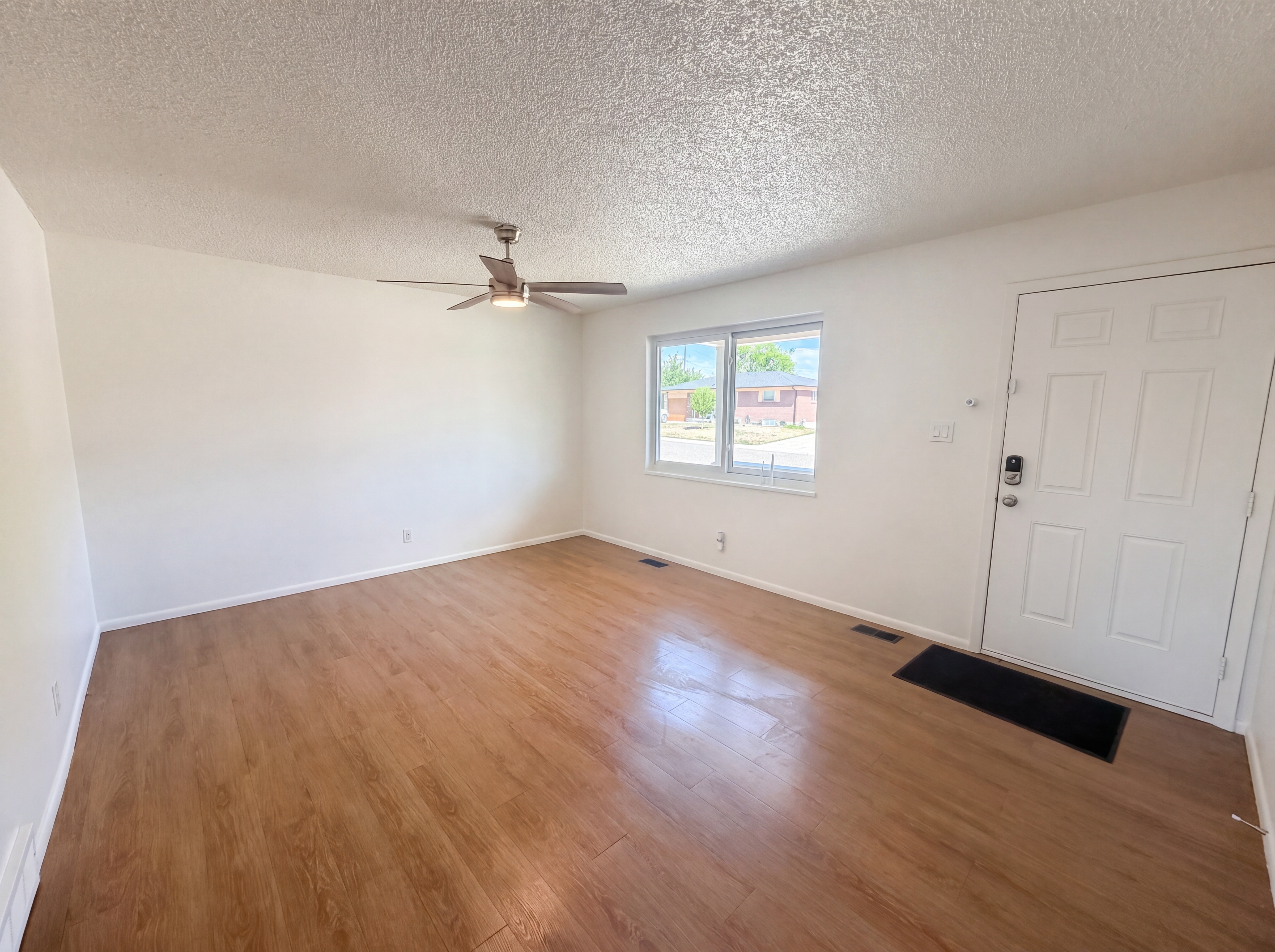 Photo 9 of 25 of 1902 E 116th Pl, Northglenn, CO