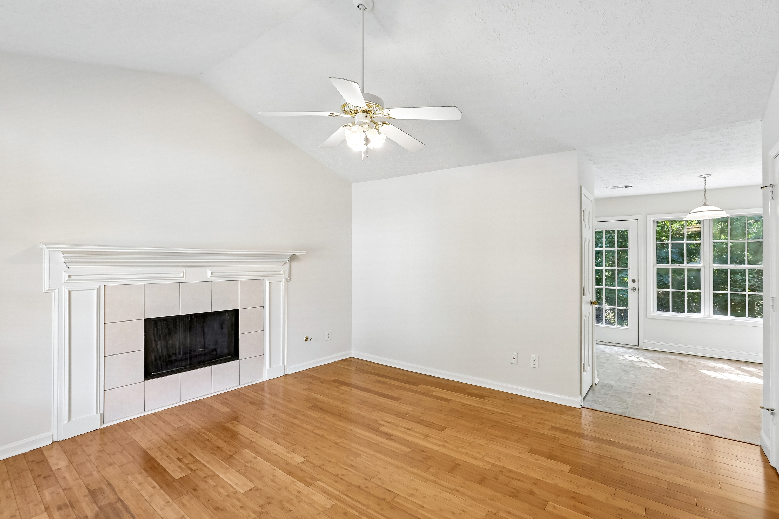 Photo 3 of 47 of 5511 Pond Mill Ct, Flowery Branch, GA