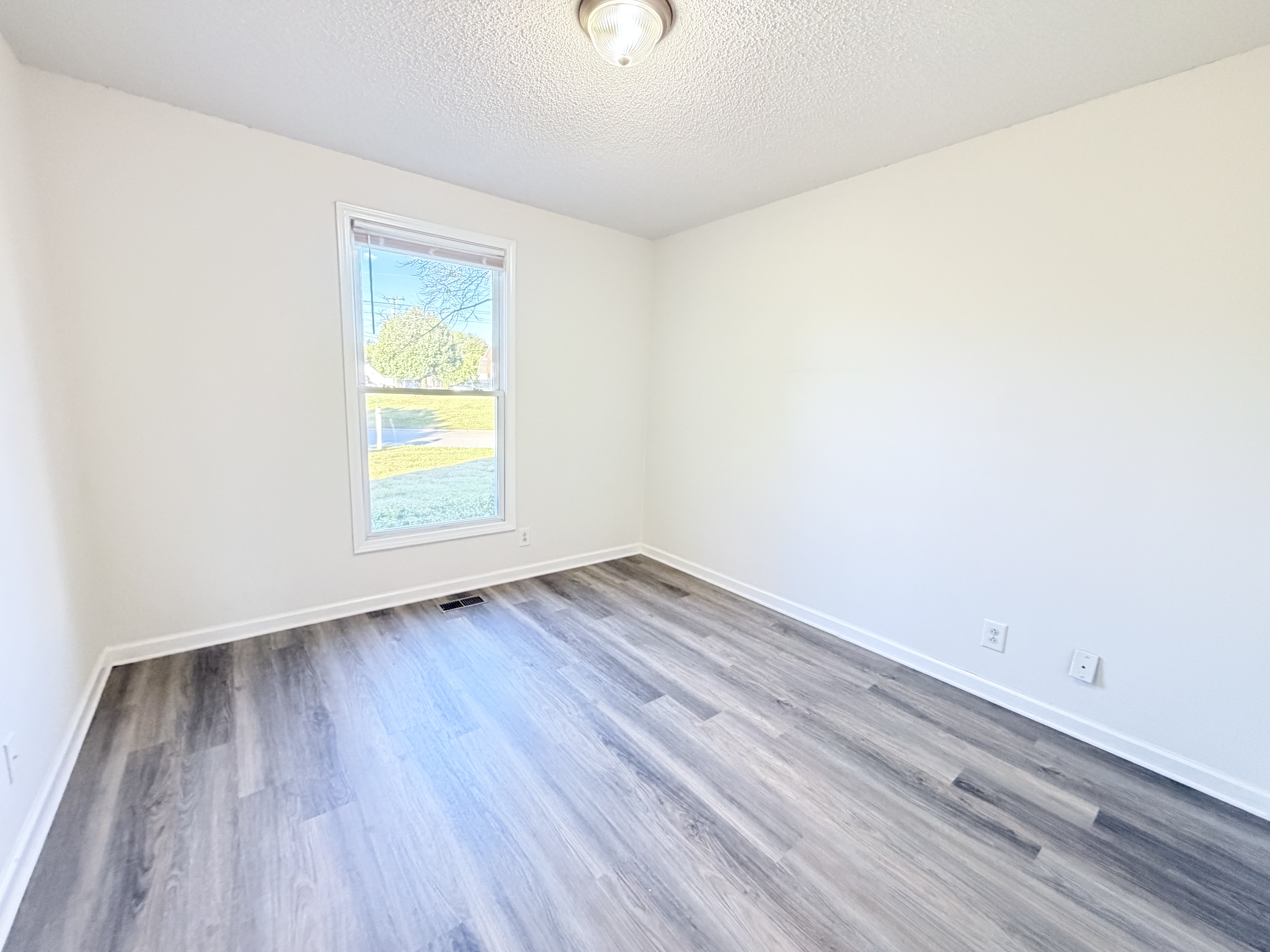 Photo 17 of 21 of 3609 Millington Dr, Clarksville, TN