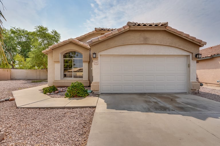 Photo 1 of 16 - 2331 S Karen Dr, Chandler, AZ 85286