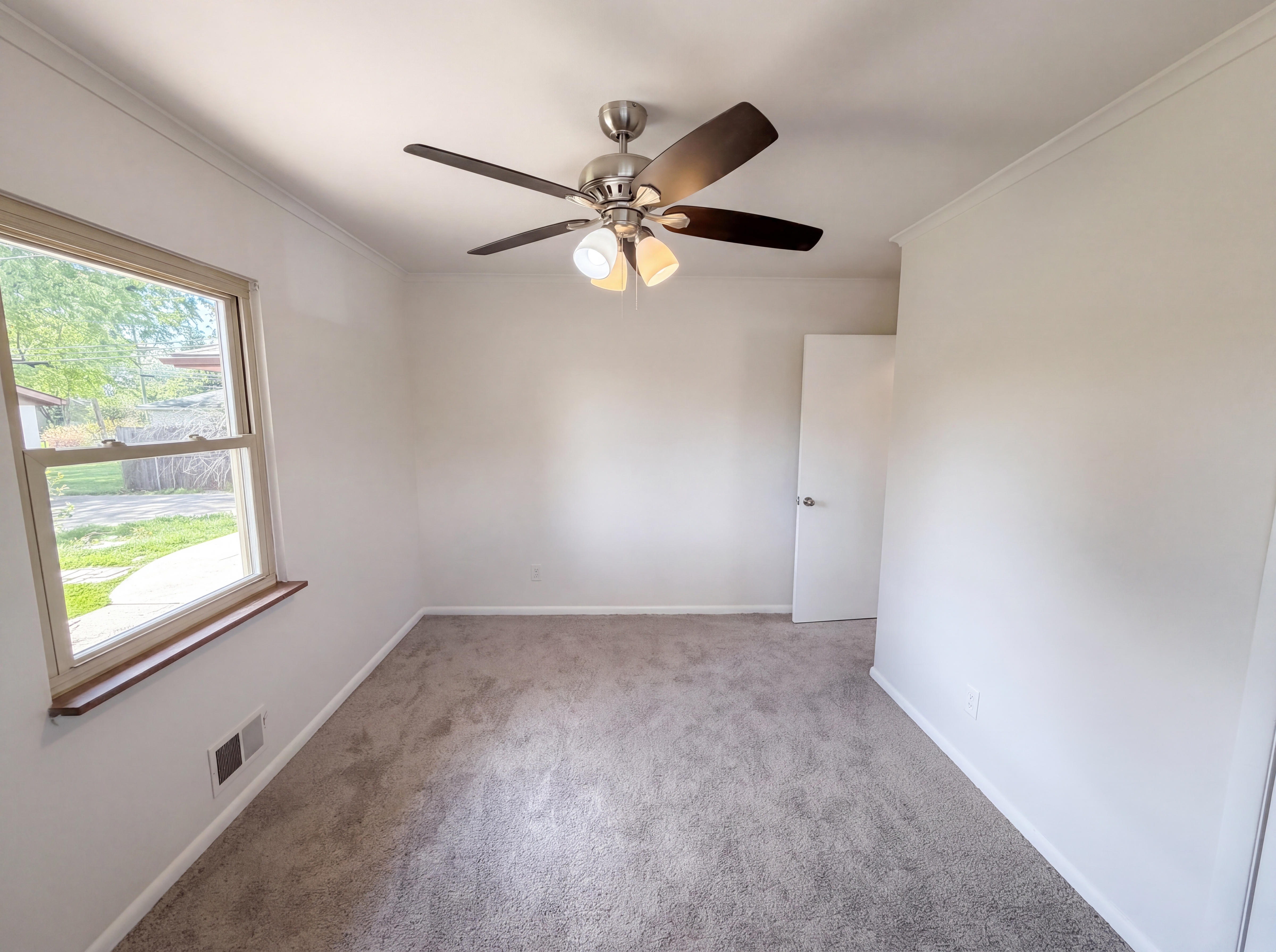Photo 7 of 22 of 2839 Homecomer Dr, Grove City, OH