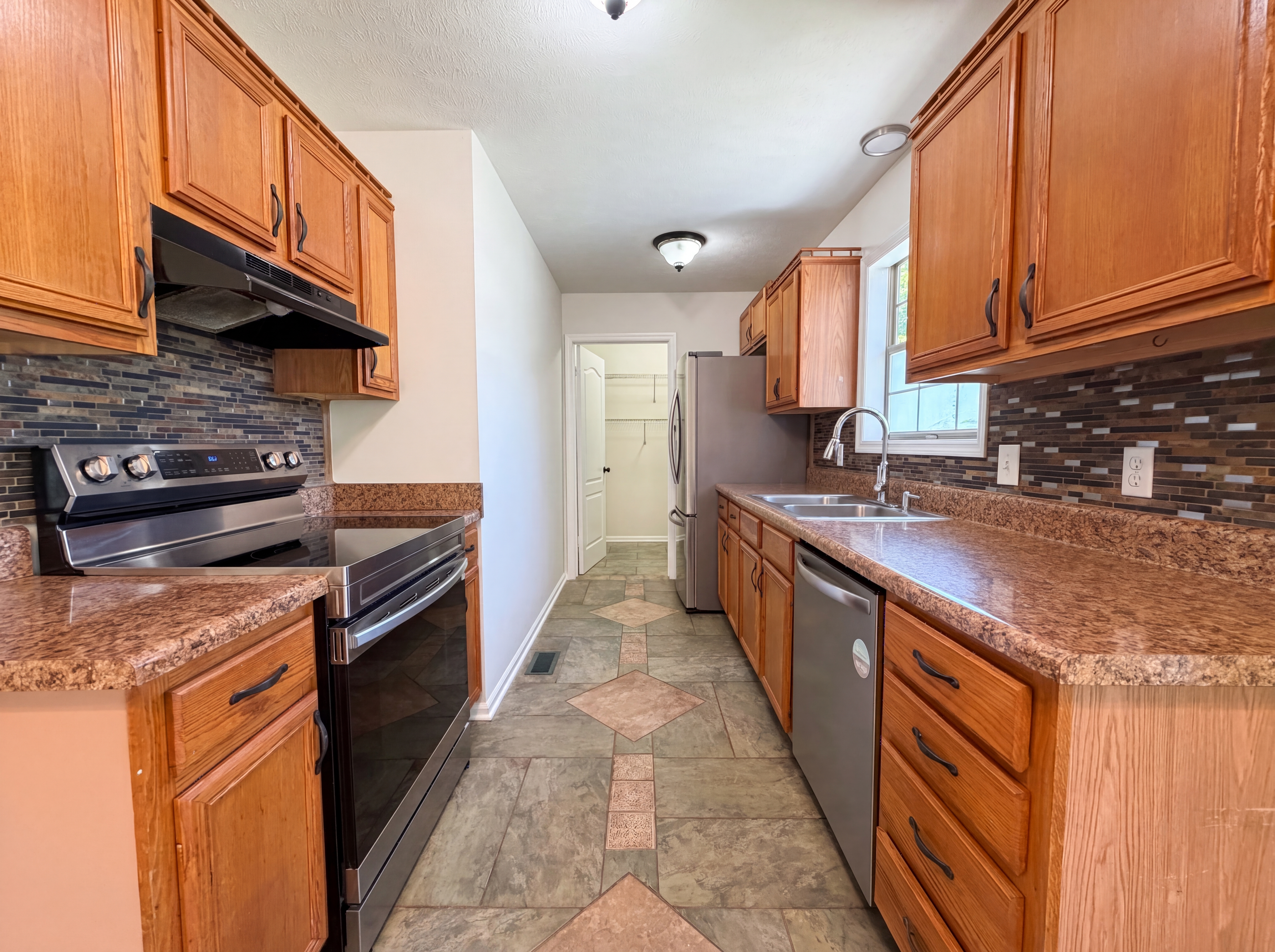 Photo 10 of 15 of 1037 Shadowbrook Dr, Greenbrier, TN