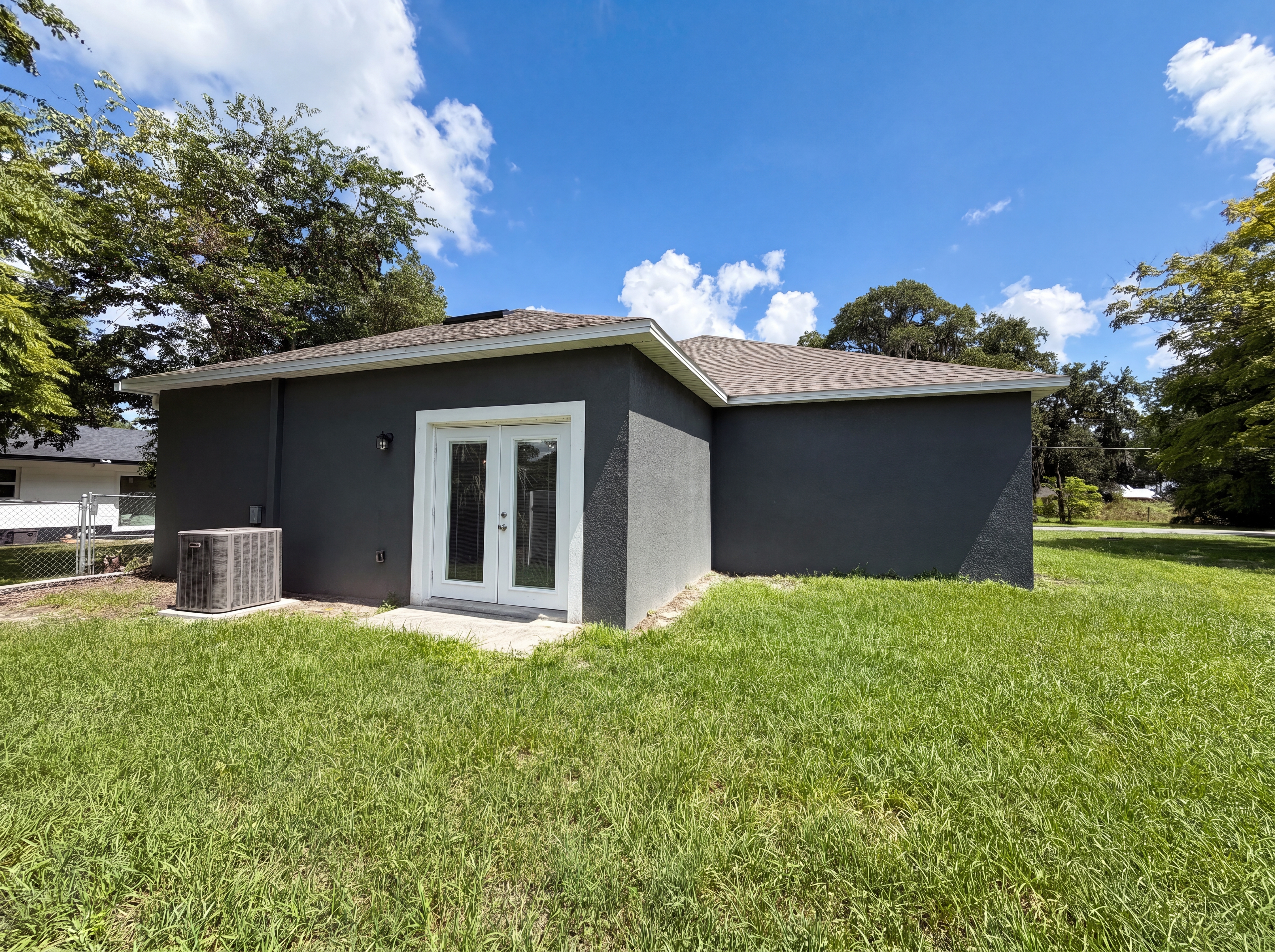 Photo 5 of 27 of 1013 W 11th St, Sanford, FL