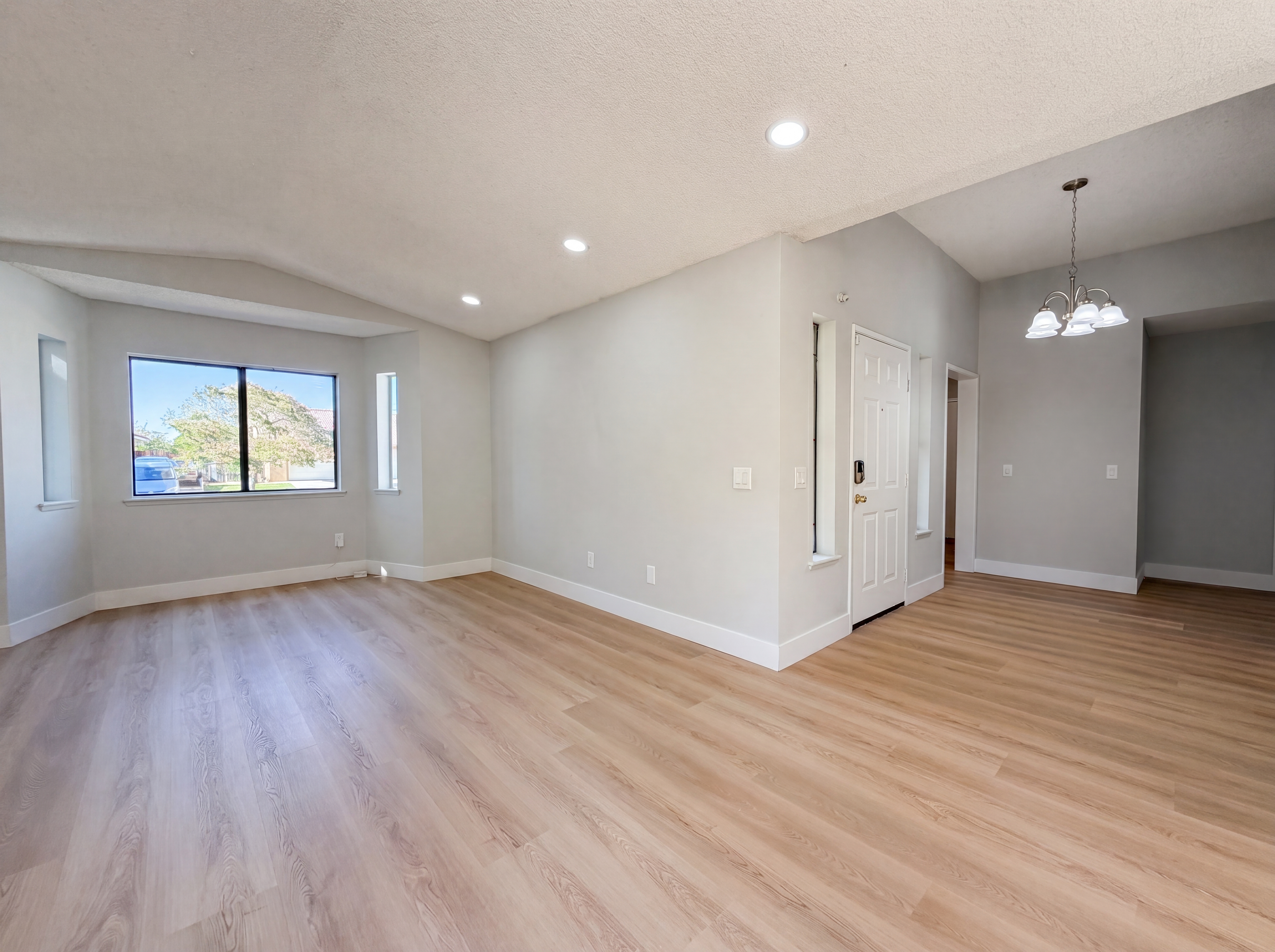 Photo 6 of 25 of 42355 Willeta Ave, Lancaster, CA