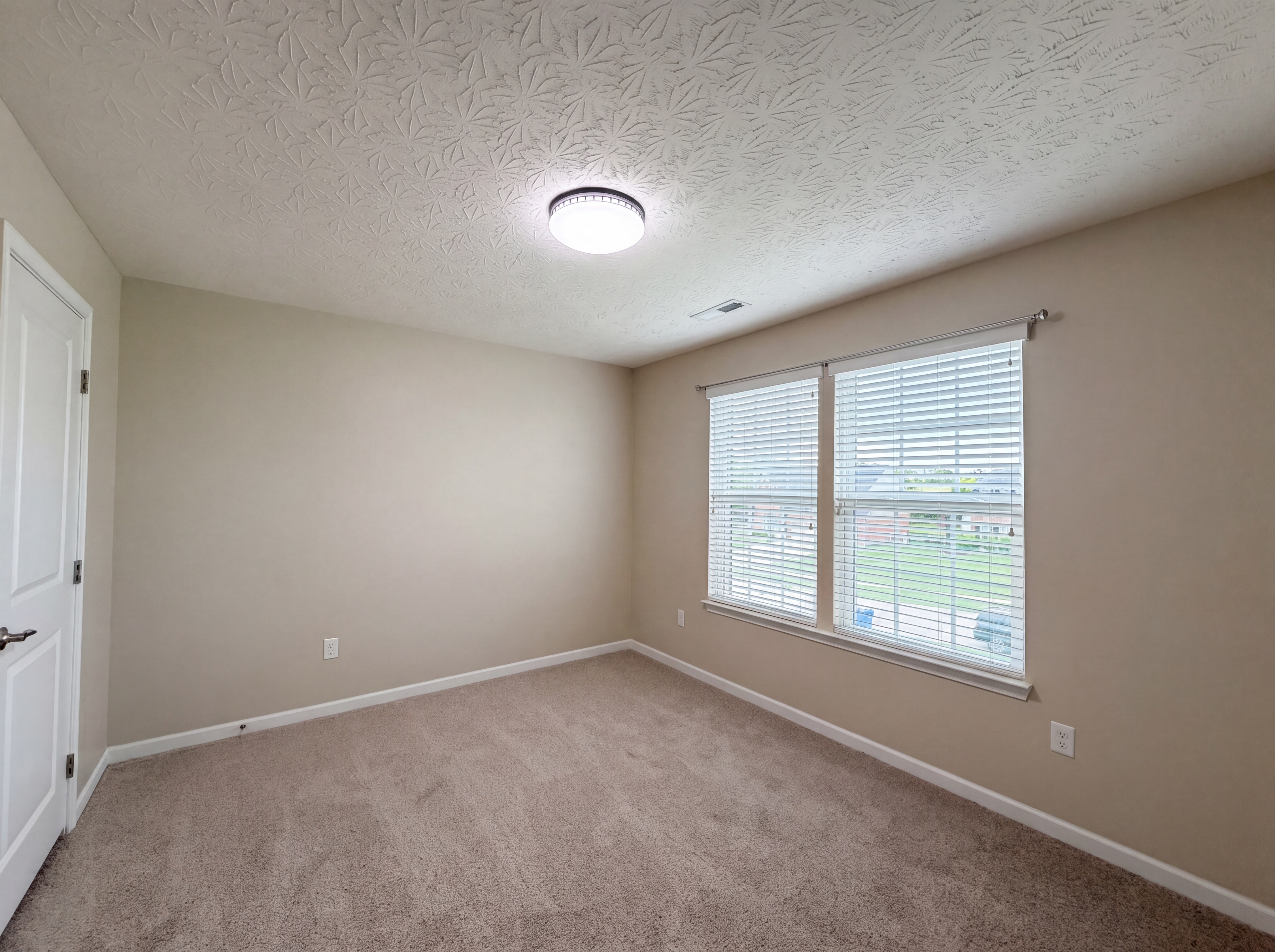 Photo 15 of 37 of 7533 Cherokee Ln, Liberty Township, OH