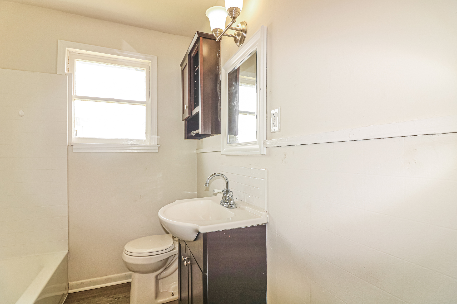Photo 6 of 21 of 716 8th St, Portland, TX