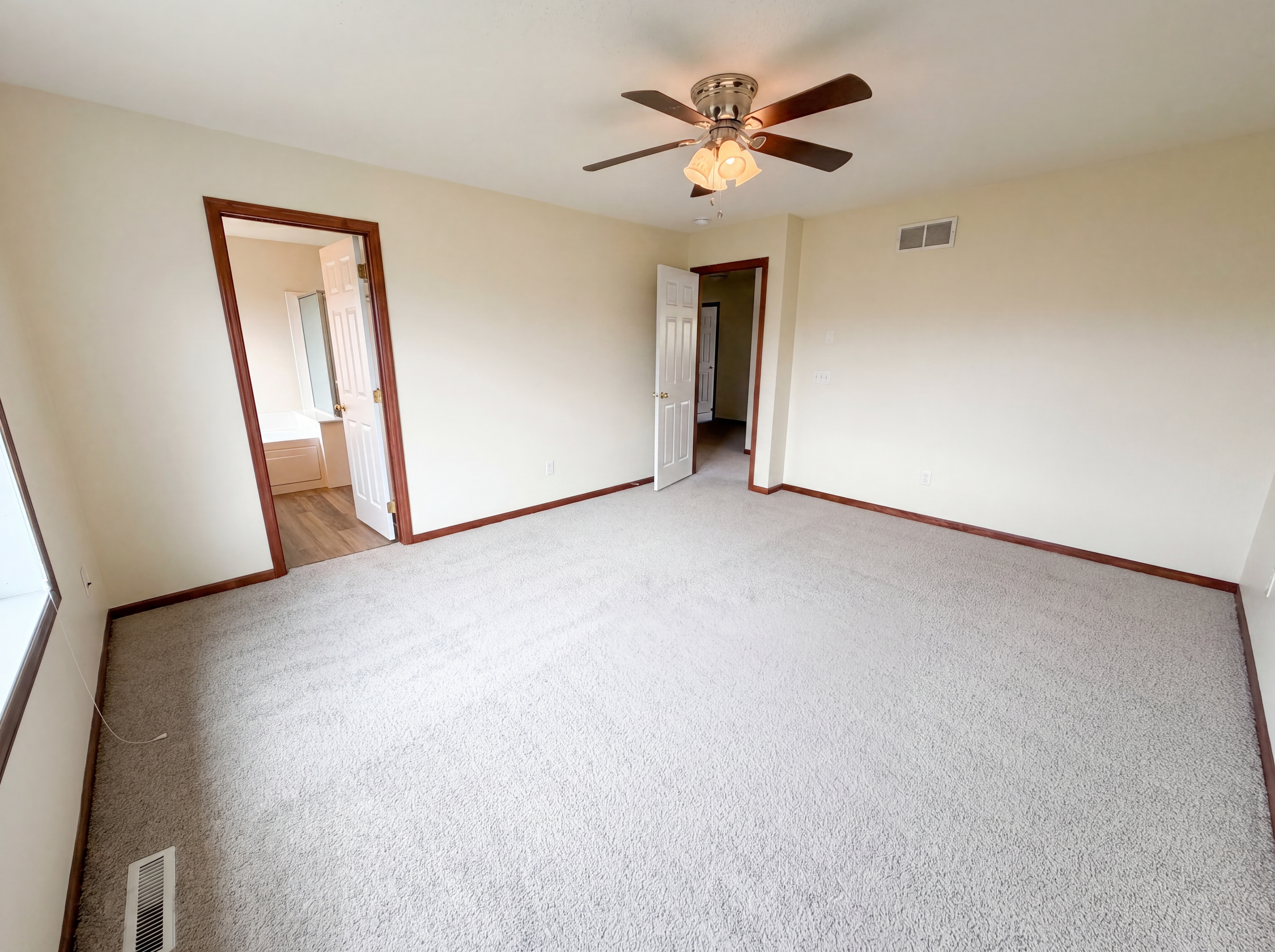 Photo 4 of 31 of 6757 Troy Ln N, Maple Grove, MN