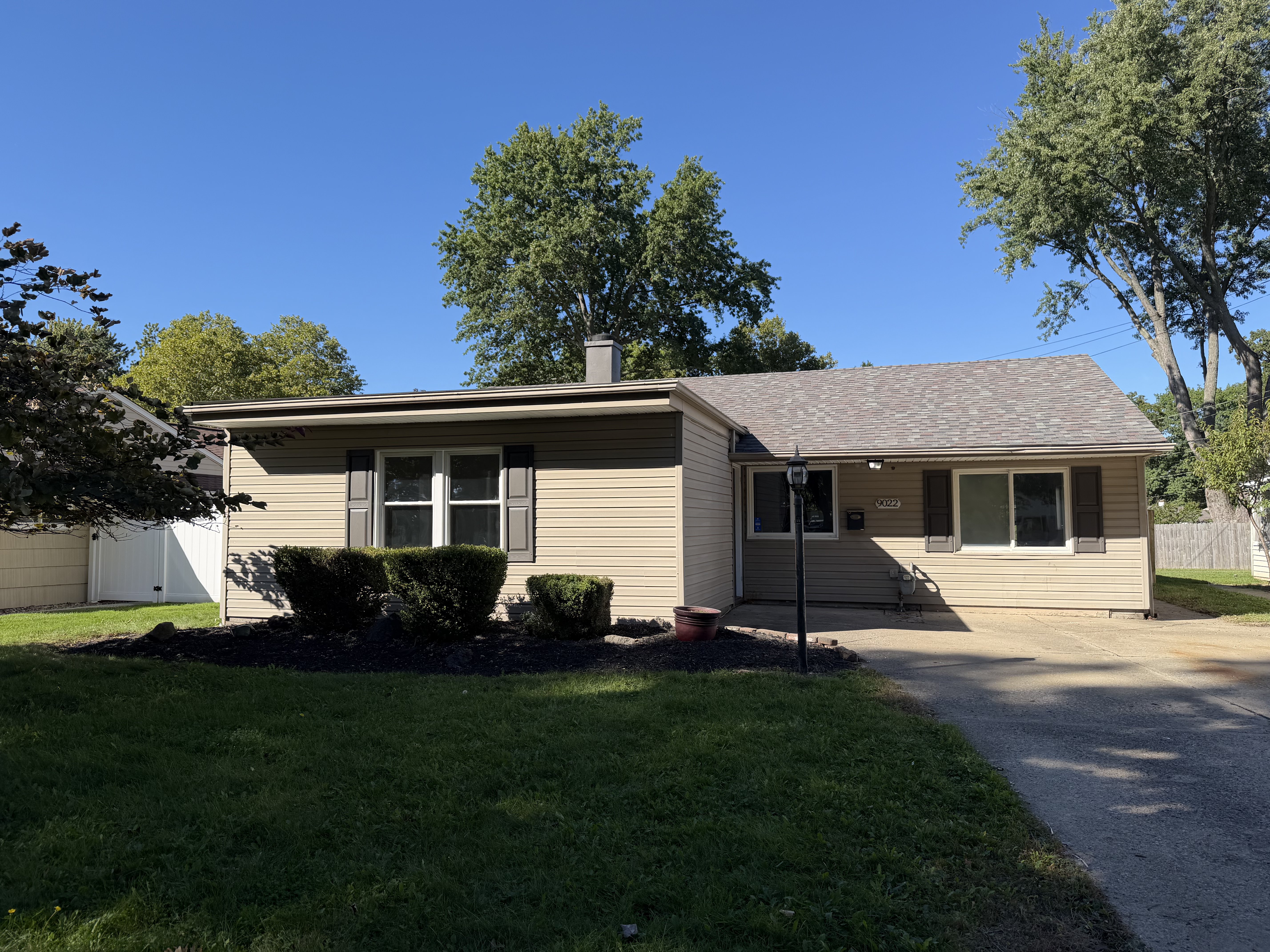 Photo 17 of 18 of 9022 Manorford Dr, Cleveland, OH