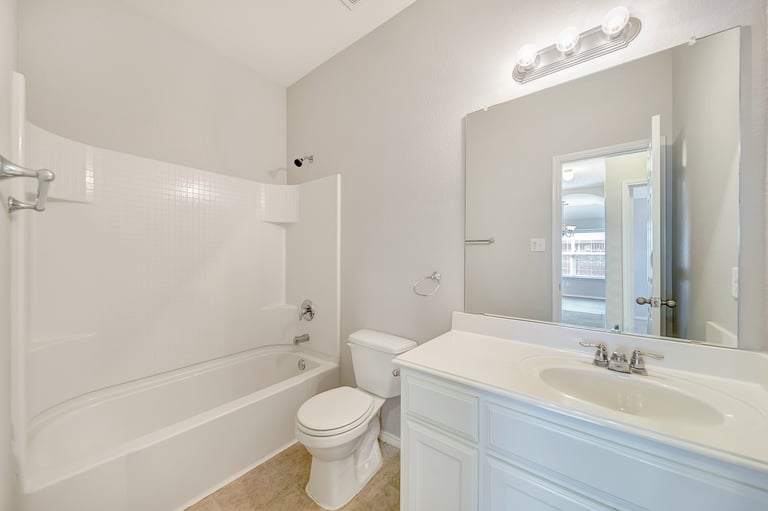 Photo 22 of 25 - 5516 Creek Hill Ln, Fort Worth, TX 76179