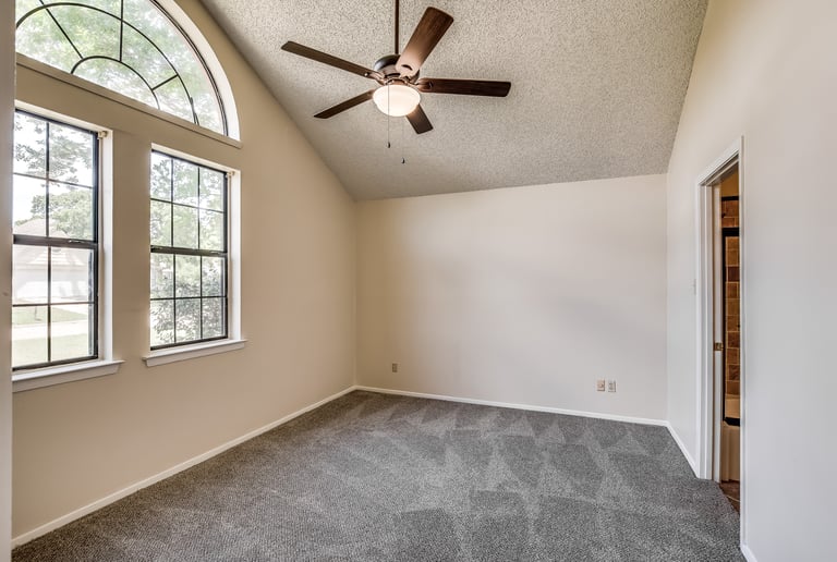 Photo 14 of 29 - 3301 Fairview Dr, Corinth, TX 76210
