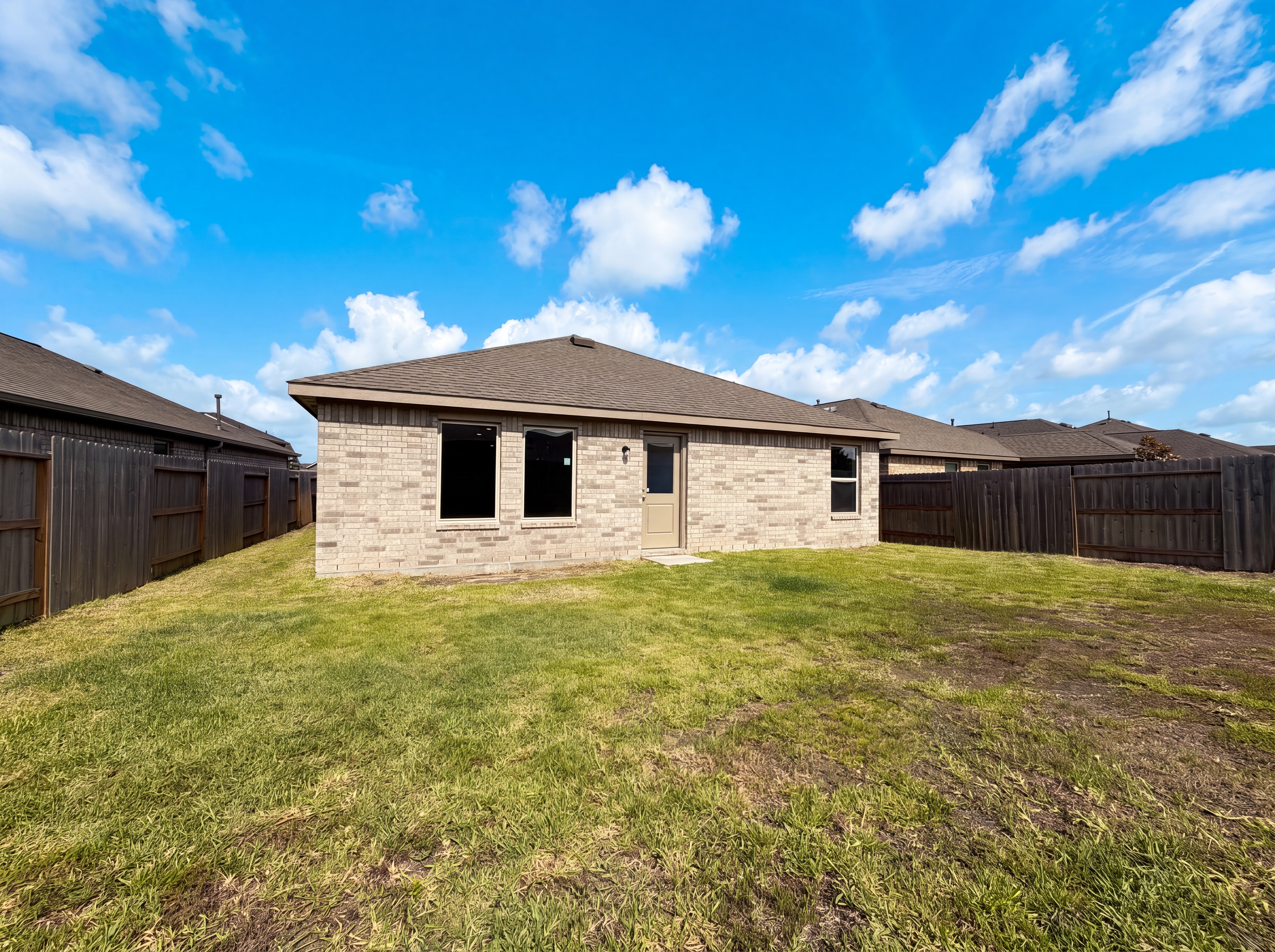 Photo 5 of 17 of 5118 Sunvalley Bend Dr, Katy, TX