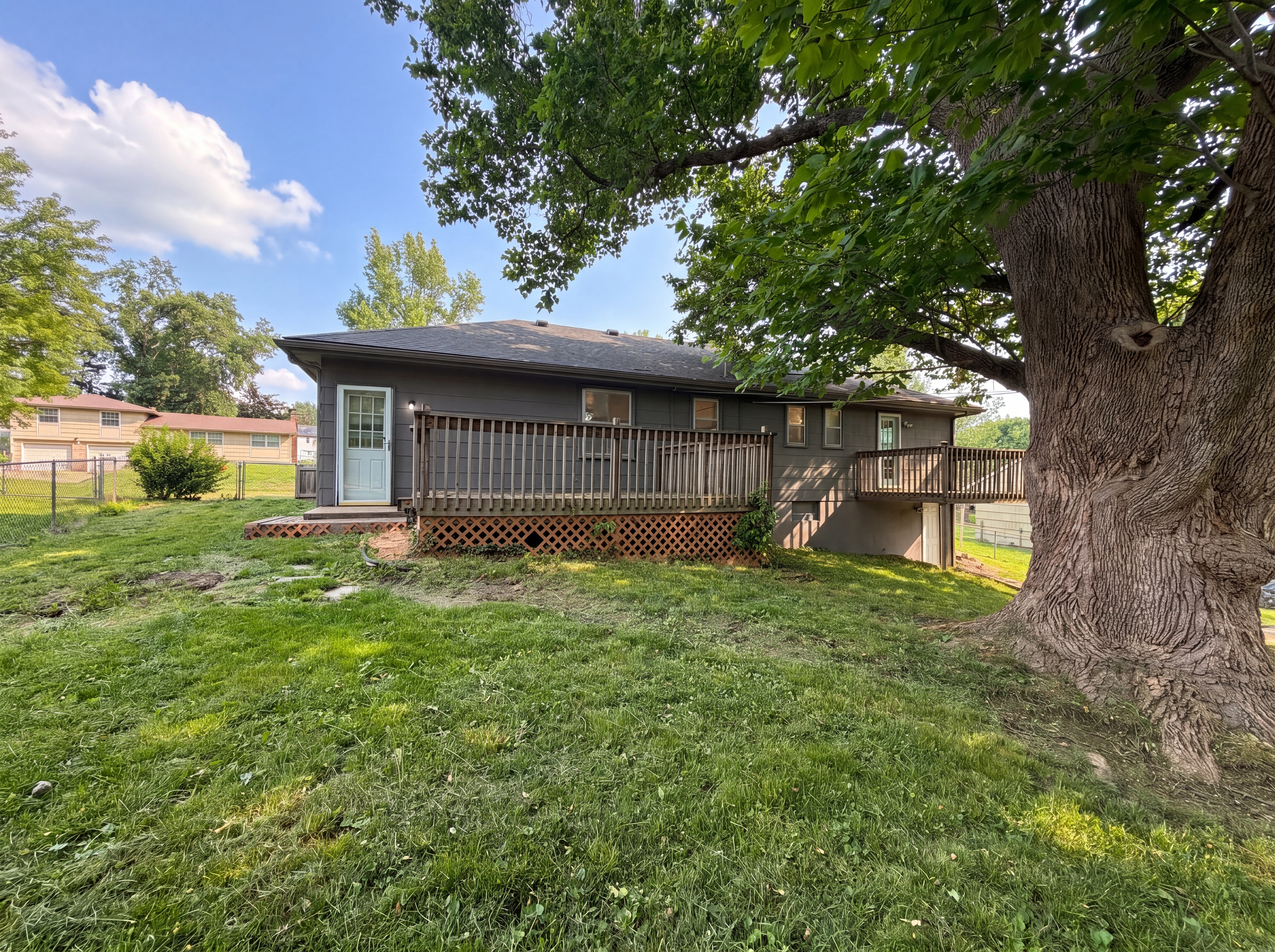 Photo 6 of 18 of 3107 NE 65th Ter, Kansas City, MO