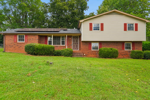 Photo 1 of 28 of 4036 Elizabeth St, Hickory, NC