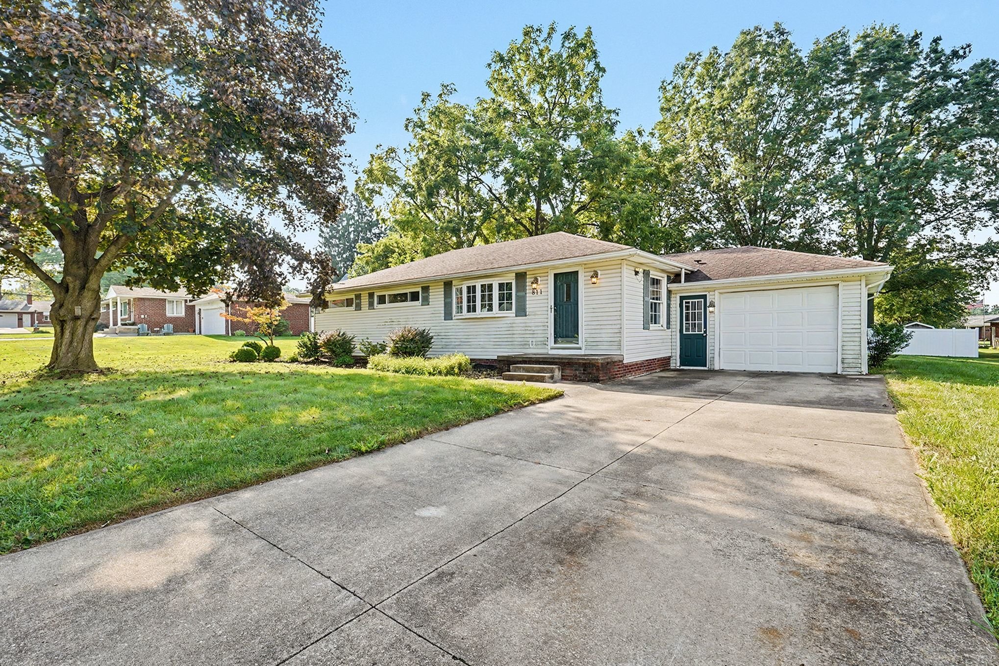 Photo 6 of 28 of 811 Leecrest St NW, Massillon, OH