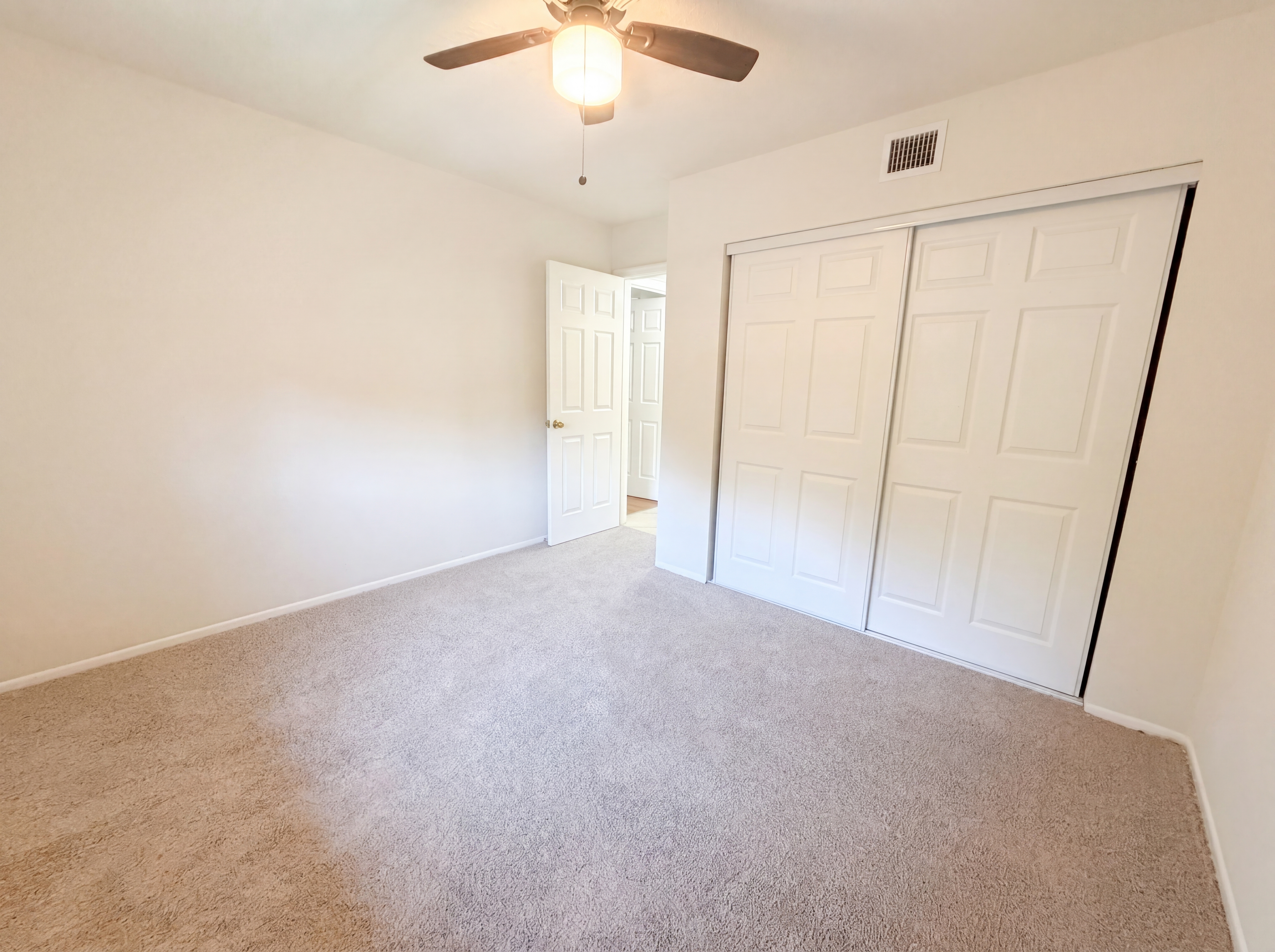 Photo 11 of 18 of 2737 S Oakland Forest Dr, Oakland Park, FL