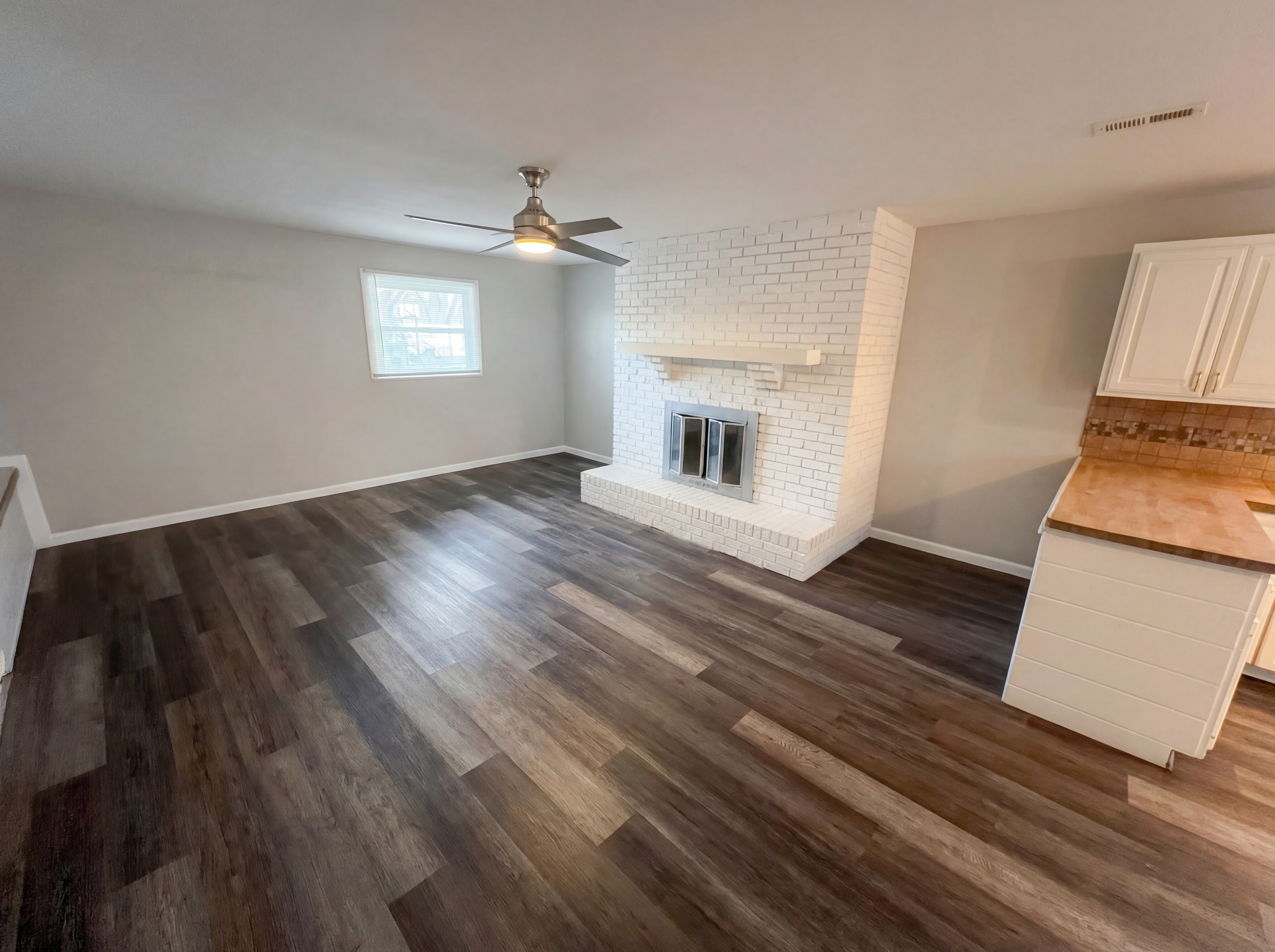 Photo 8 of 21 of 2122 Danbury Dr, Indianapolis, IN