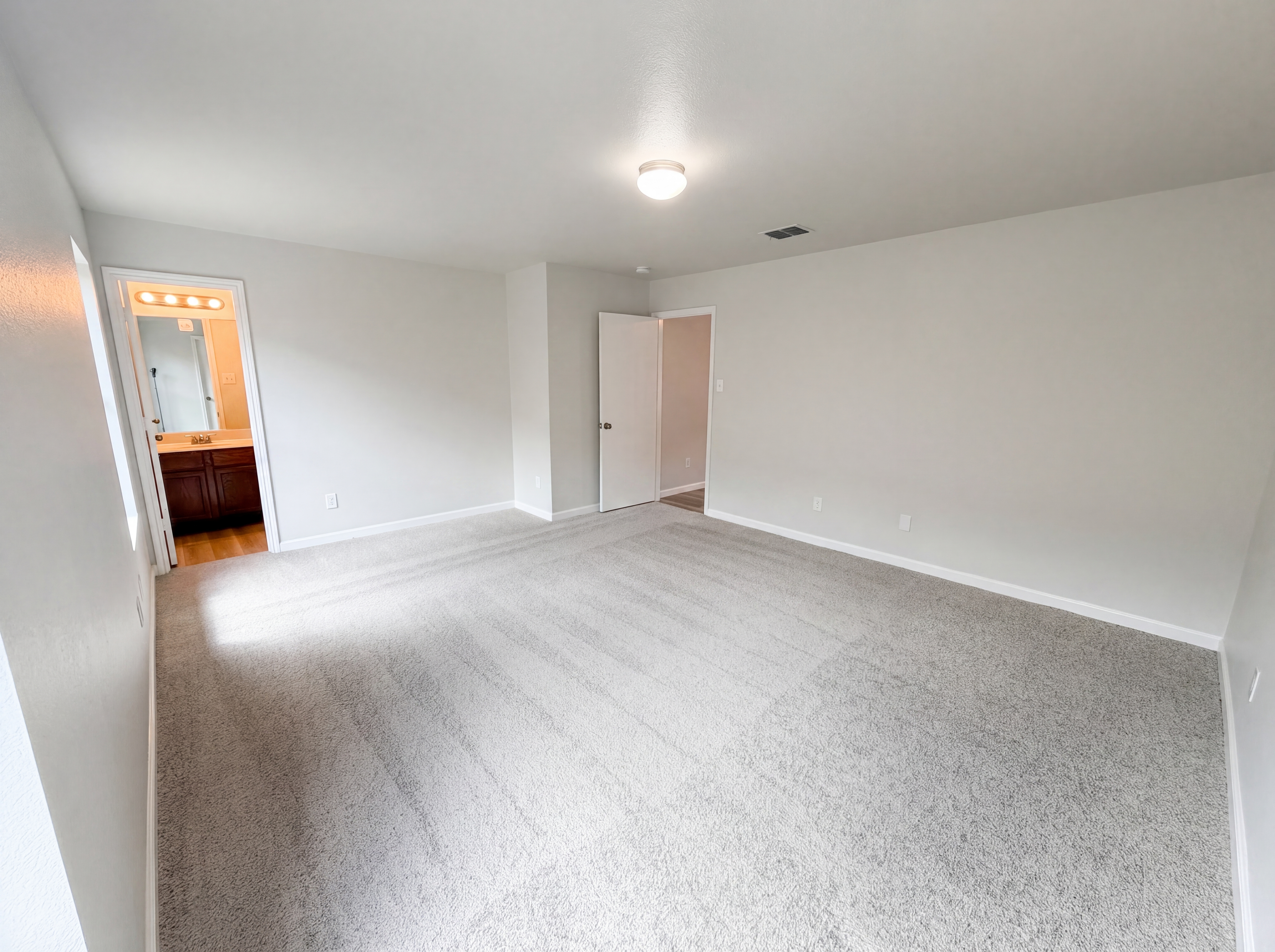 Photo 4 of 25 of 8849 Sun Haven Way, Fort Worth, TX