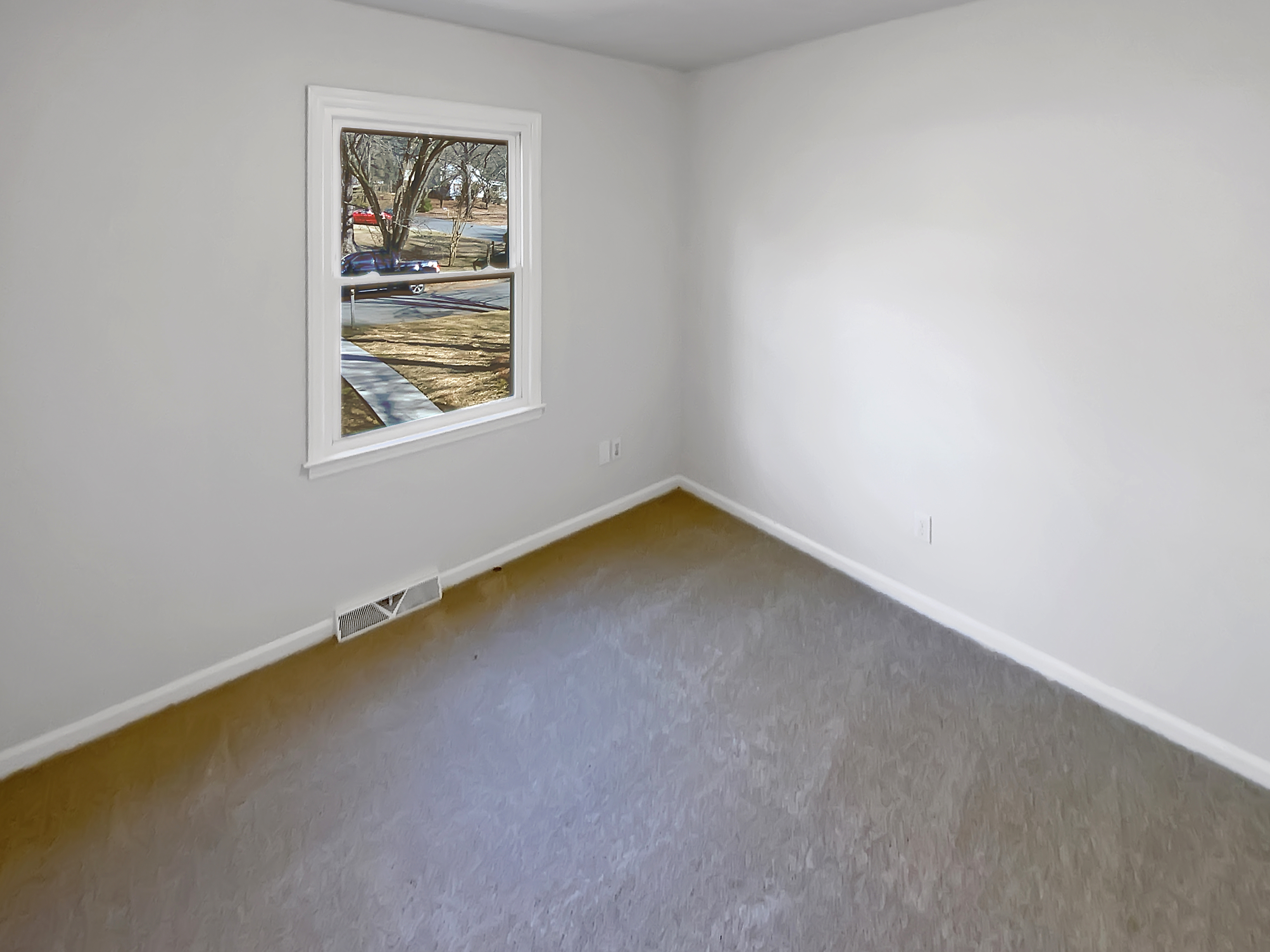 Photo 15 of 19 of 7401 Limerick Dr, Charlotte, NC