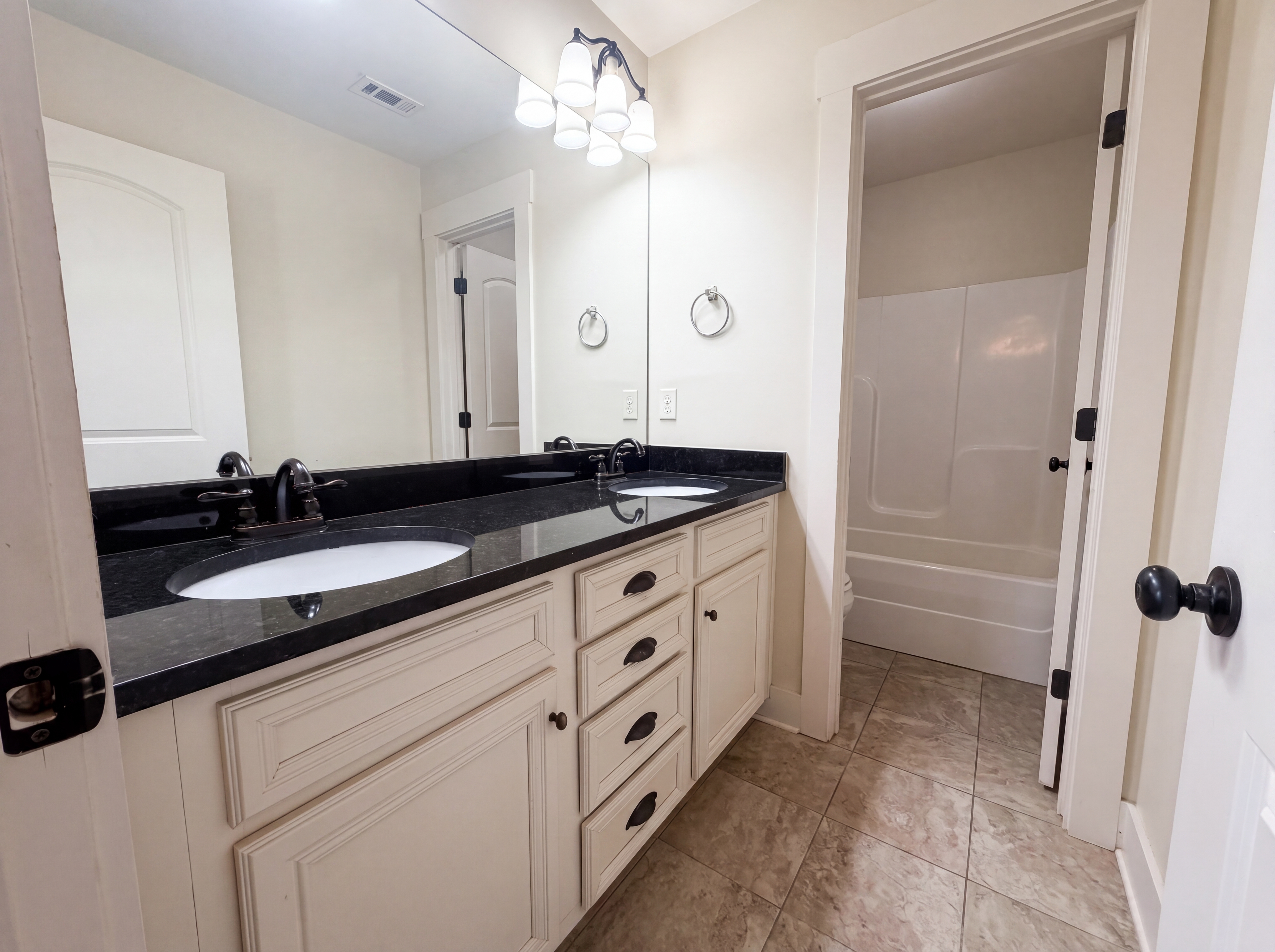 Photo 15 of 22 of 5257 Meadow Ridge Trl, Bessemer, AL